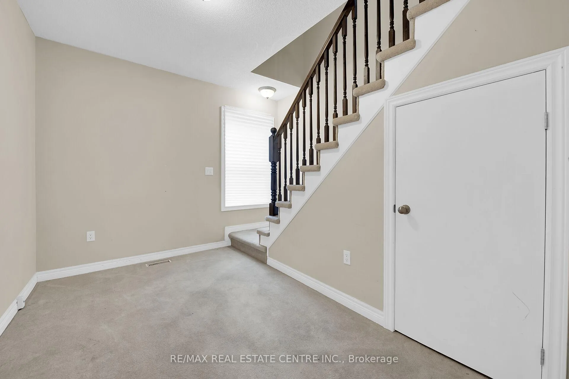 Photo 25 of 31 Gibson Avenue, Hamilton, Gibson — HOMEH
