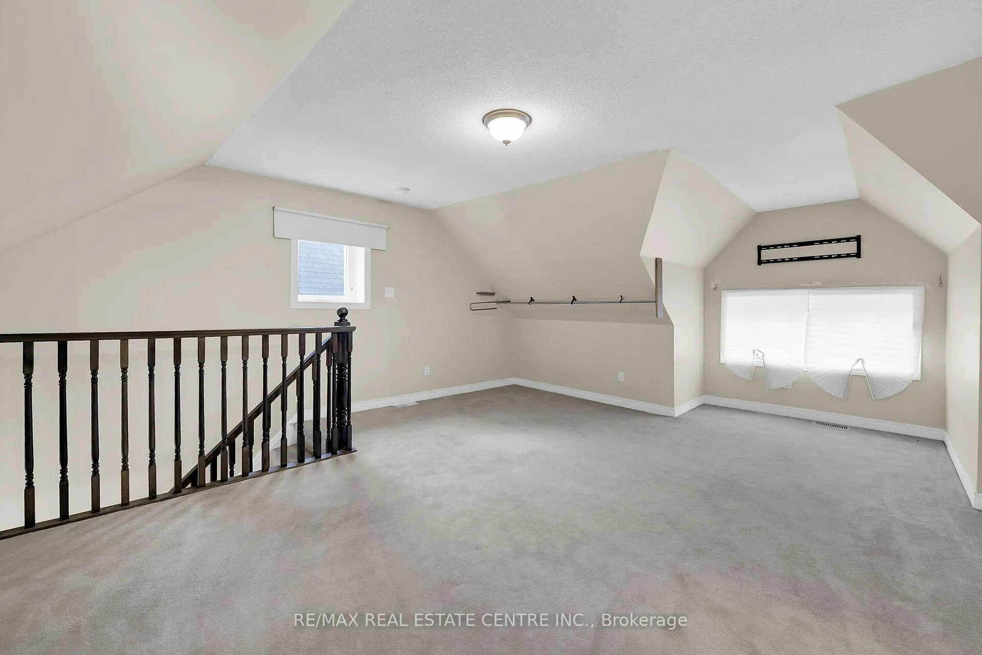 Photo 27 of 31 Gibson Avenue, Hamilton, Gibson — HOMEH