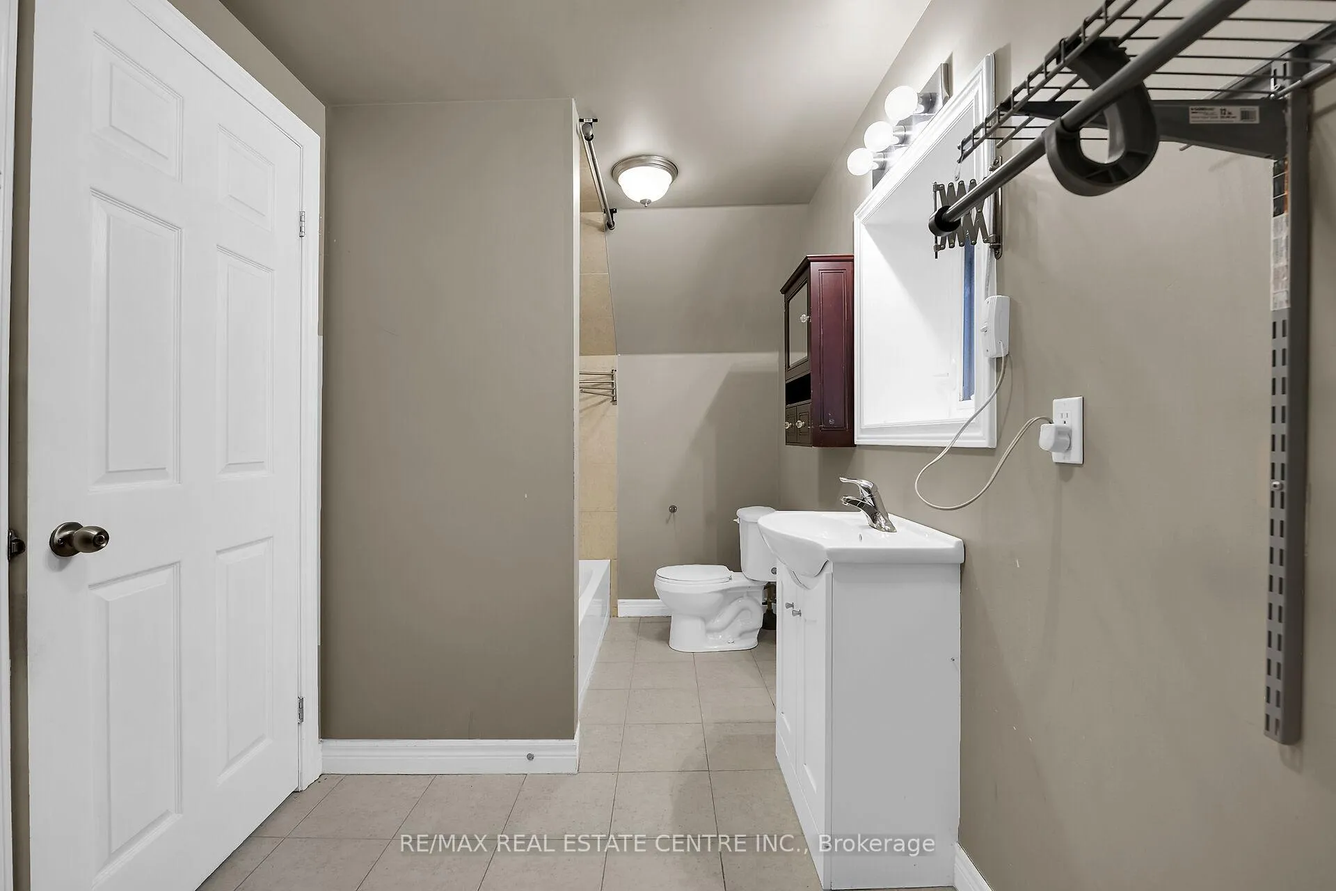 Photo 29 of 31 Gibson Avenue, Hamilton, Gibson — HOMEH