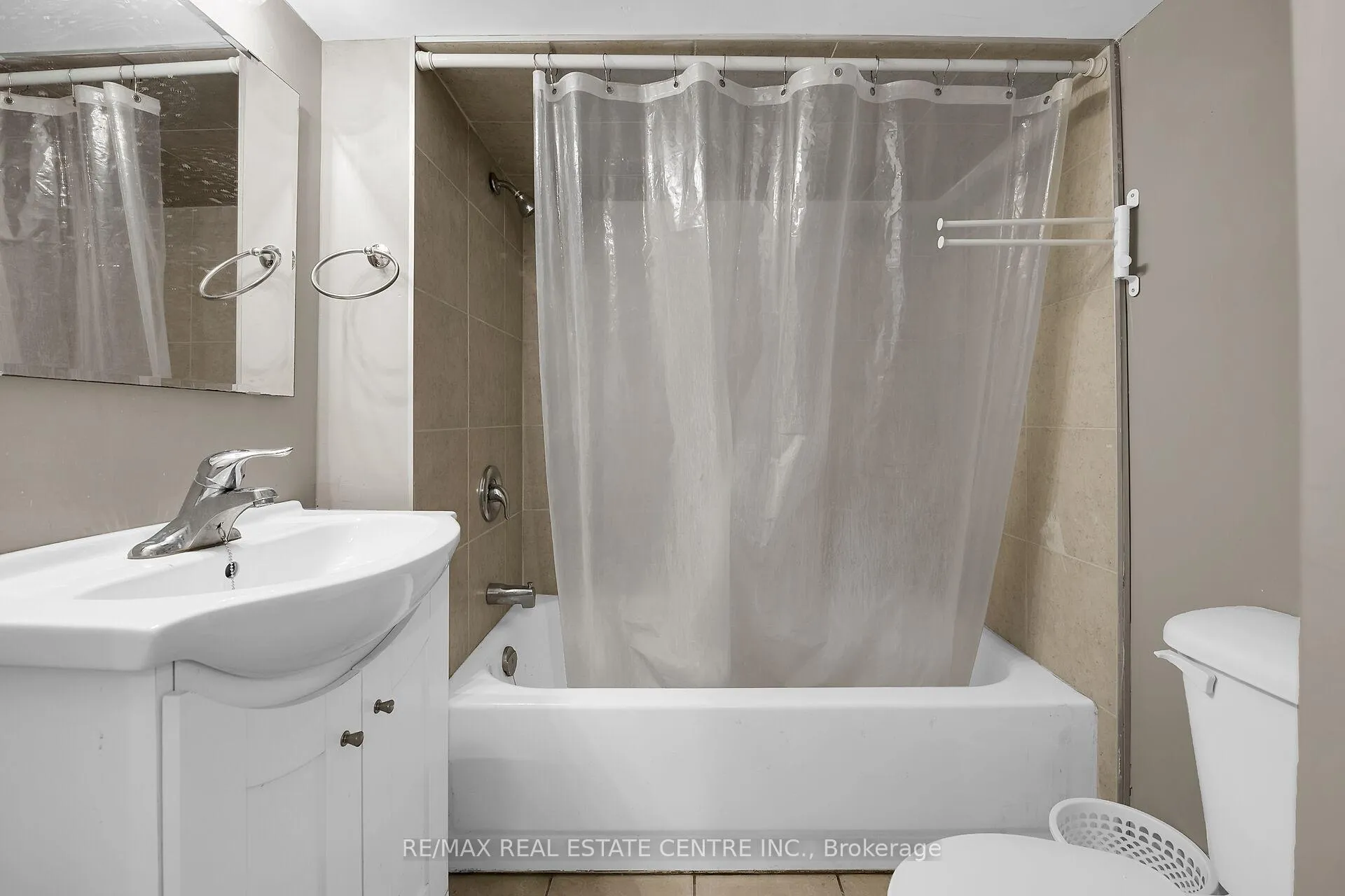 Photo 36 of 31 Gibson Avenue, Hamilton, Gibson — HOMEH