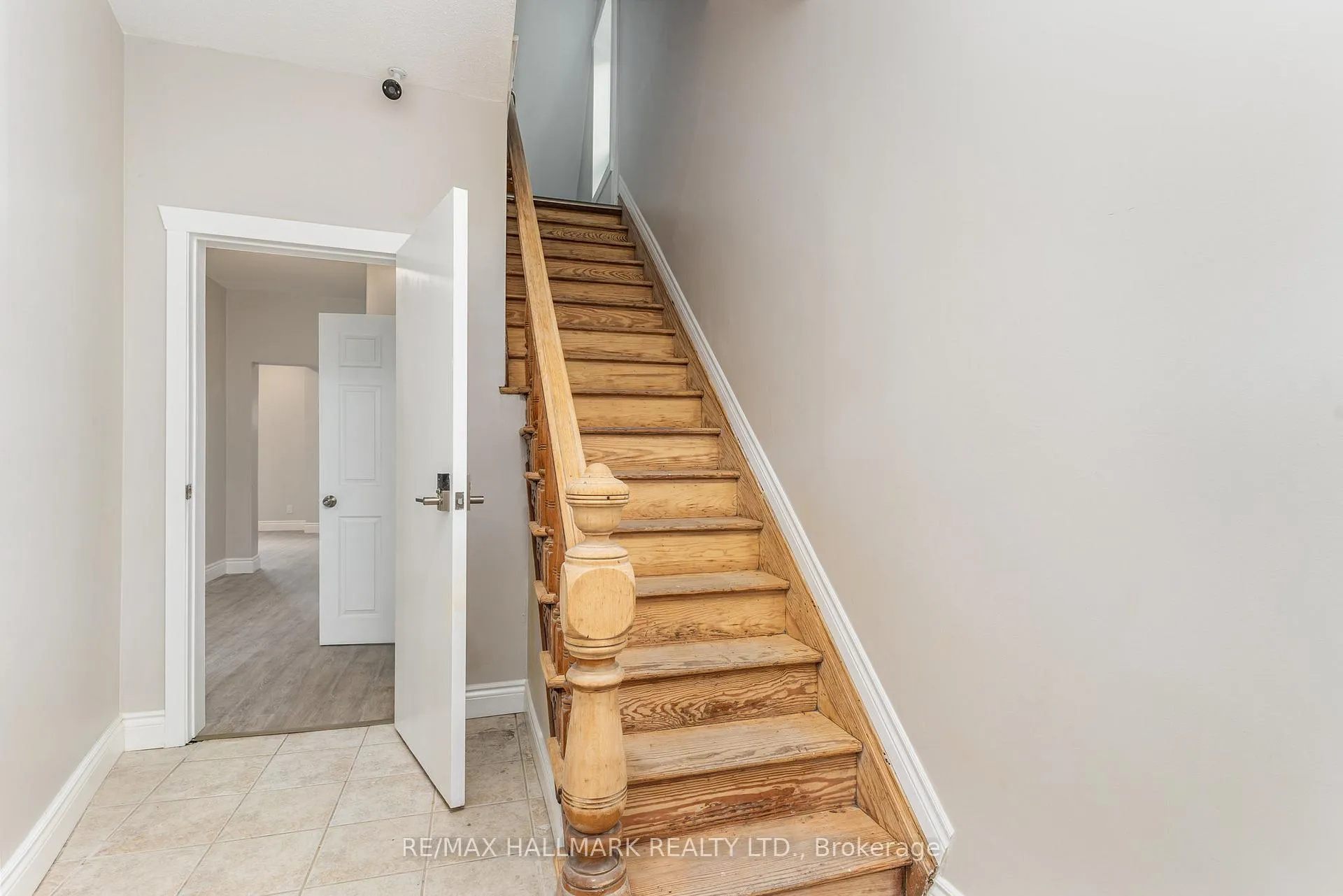 Photo 3 of Unit SECOND, 291 Emerald Street, Hamilton, Landsdale — HOMEH