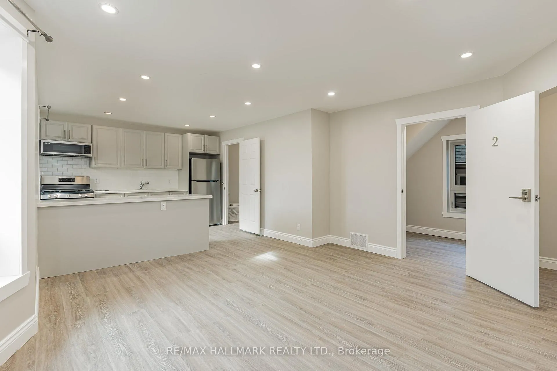 Photo 7 of Unit SECOND, 291 Emerald Street, Hamilton, Landsdale — HOMEH