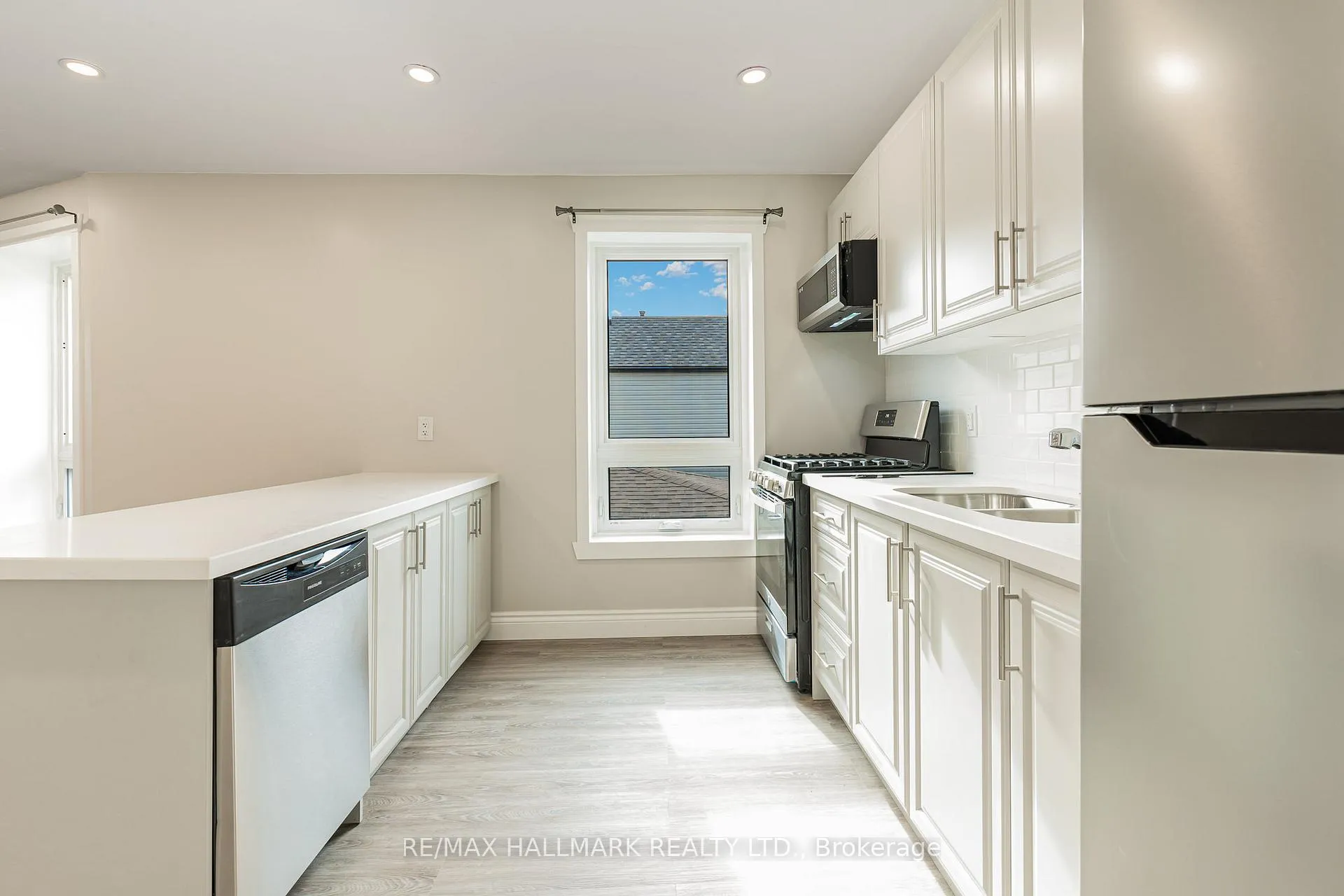 Photo 8 of Unit SECOND, 291 Emerald Street, Hamilton, Landsdale — HOMEH