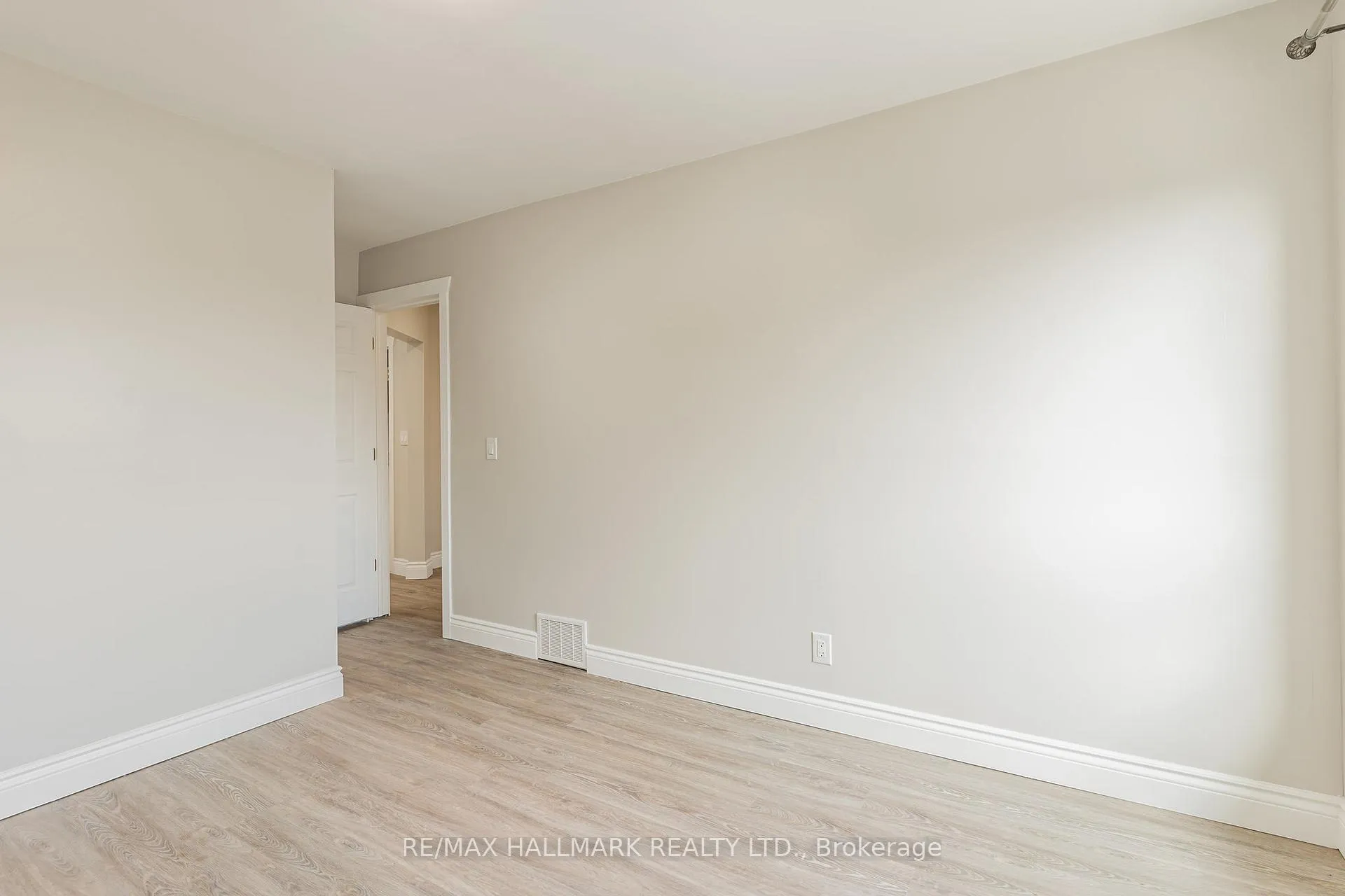 Photo 14 of Unit SECOND, 291 Emerald Street, Hamilton, Landsdale — HOMEH