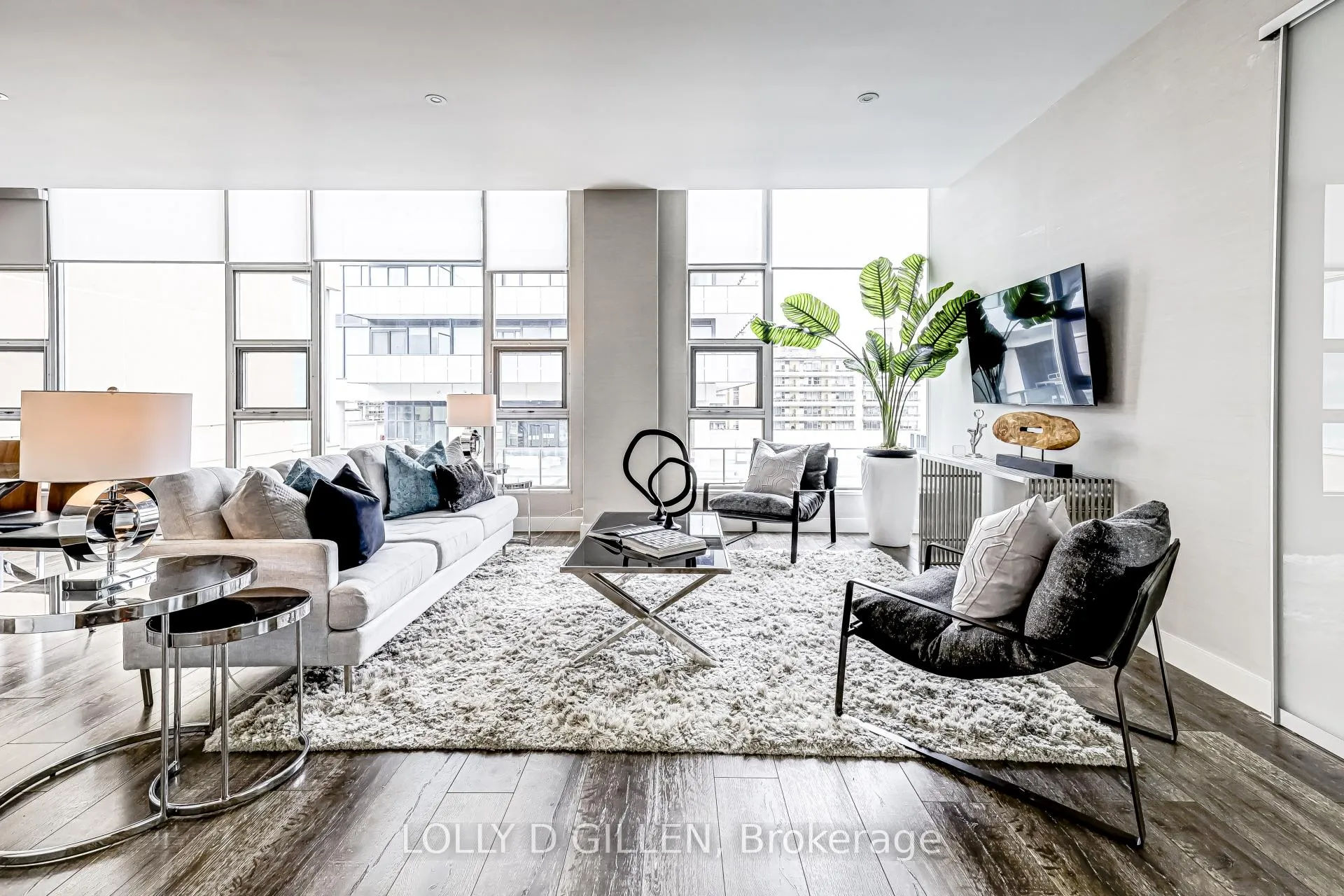 Photo 3 of Unit Ph806, 188 Eglinton Avenue E, Toronto, Mount Pleasant West — HOMEH