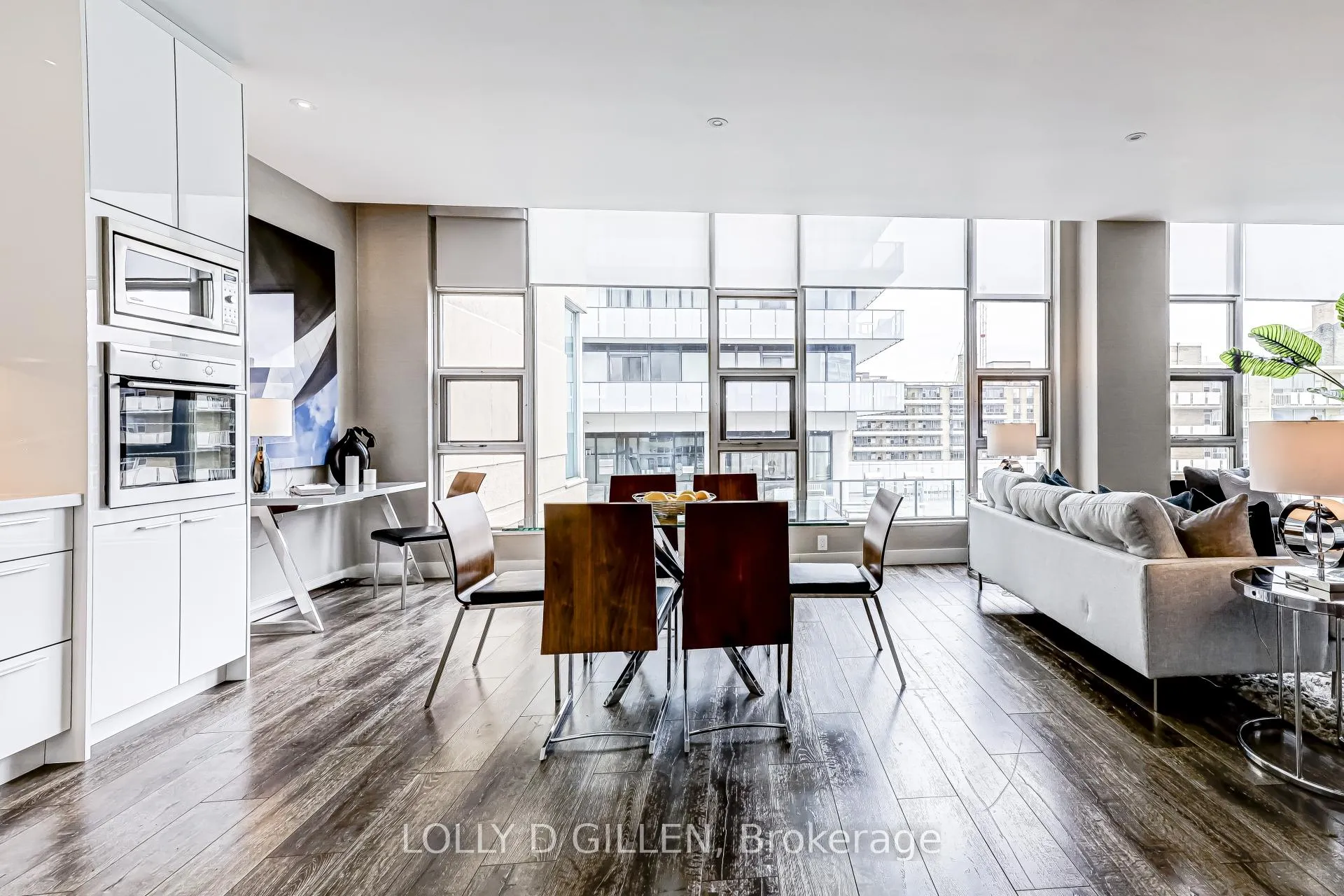 Photo 4 of Unit Ph806, 188 Eglinton Avenue E, Toronto, Mount Pleasant West — HOMEH