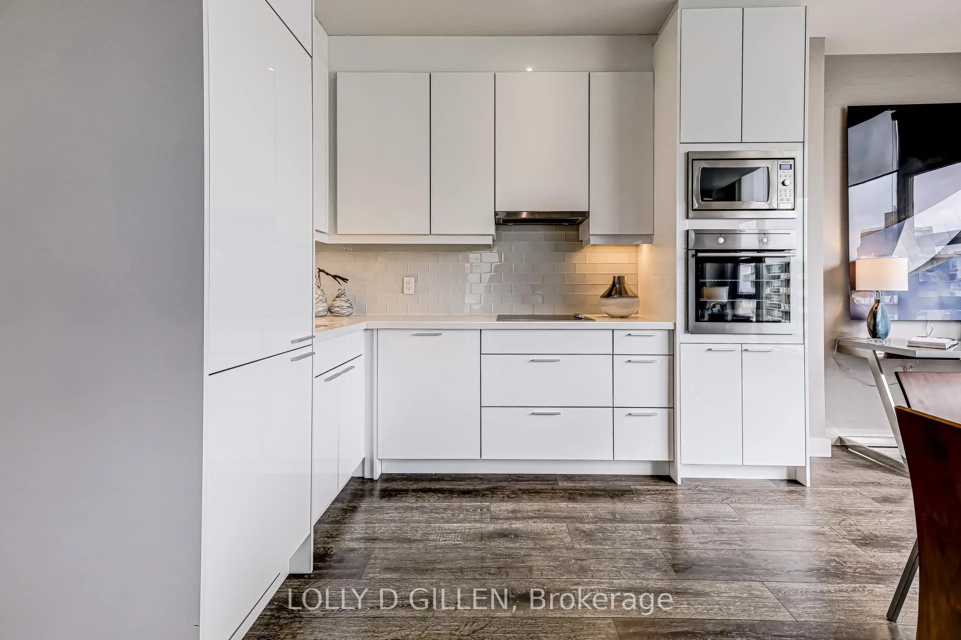 Photo 6 of Unit Ph806, 188 Eglinton Avenue E, Toronto, Mount Pleasant West — HOMEH