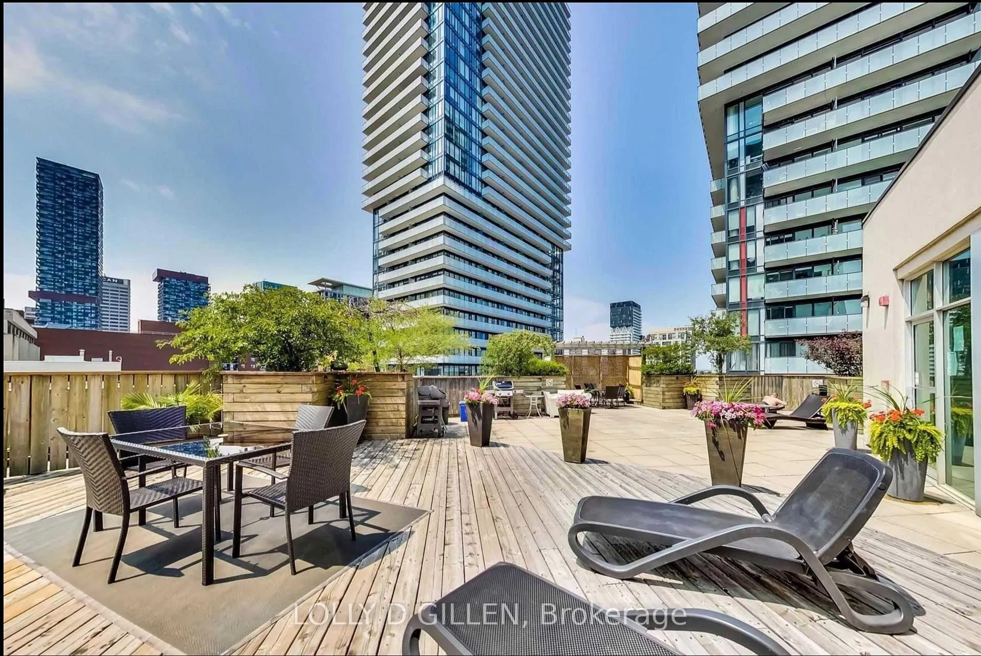 Photo 18 of Unit Ph806, 188 Eglinton Avenue E, Toronto, Mount Pleasant West — HOMEH
