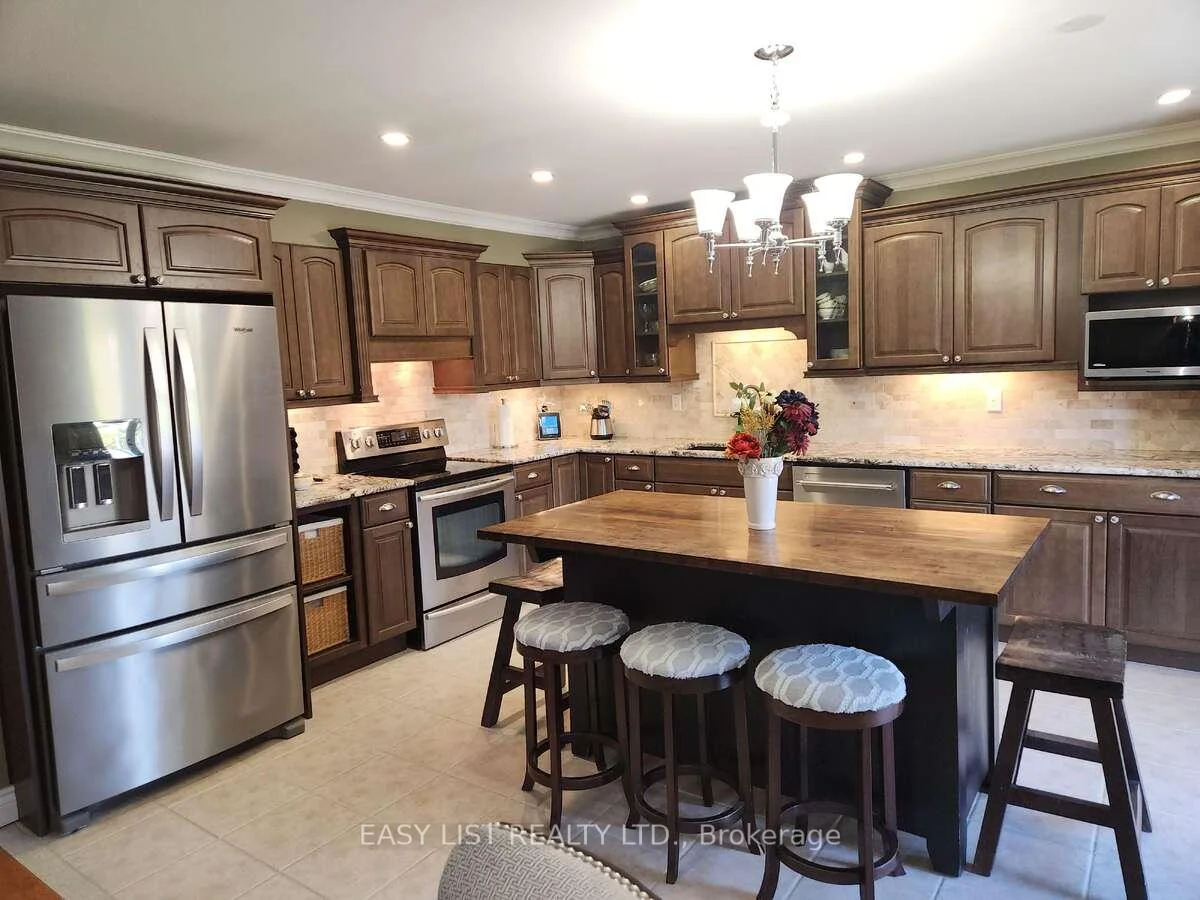 Photo 6 of 222 Sprucewood Crescent, Clarington, Bowmanville — HOMEH