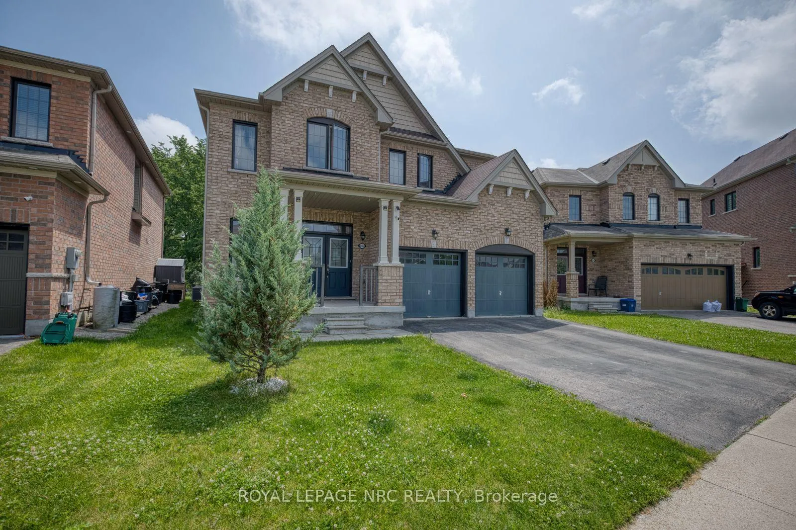 Photo 2 of 8002 Hackbery Trail, Niagara Falls, Brown — HOMEH