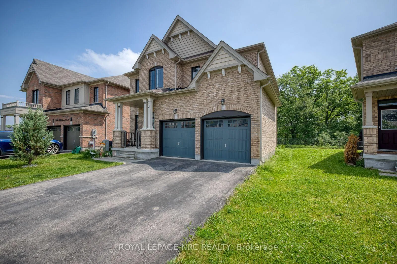 Photo 3 of 8002 Hackbery Trail, Niagara Falls, Brown — HOMEH