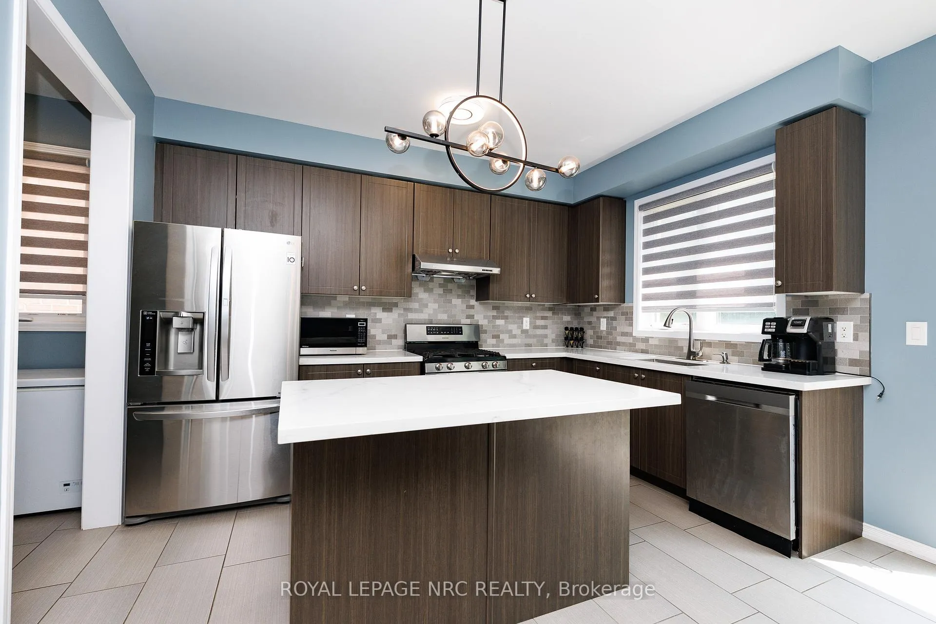 Photo 7 of 8002 Hackbery Trail, Niagara Falls, Brown — HOMEH