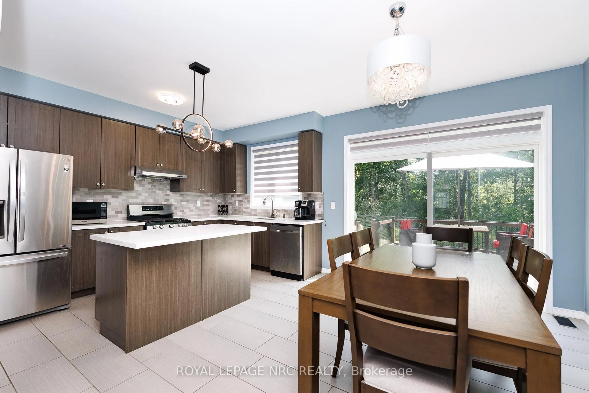 Photo 11 of 8002 Hackbery Trail, Niagara Falls, Brown — HOMEH