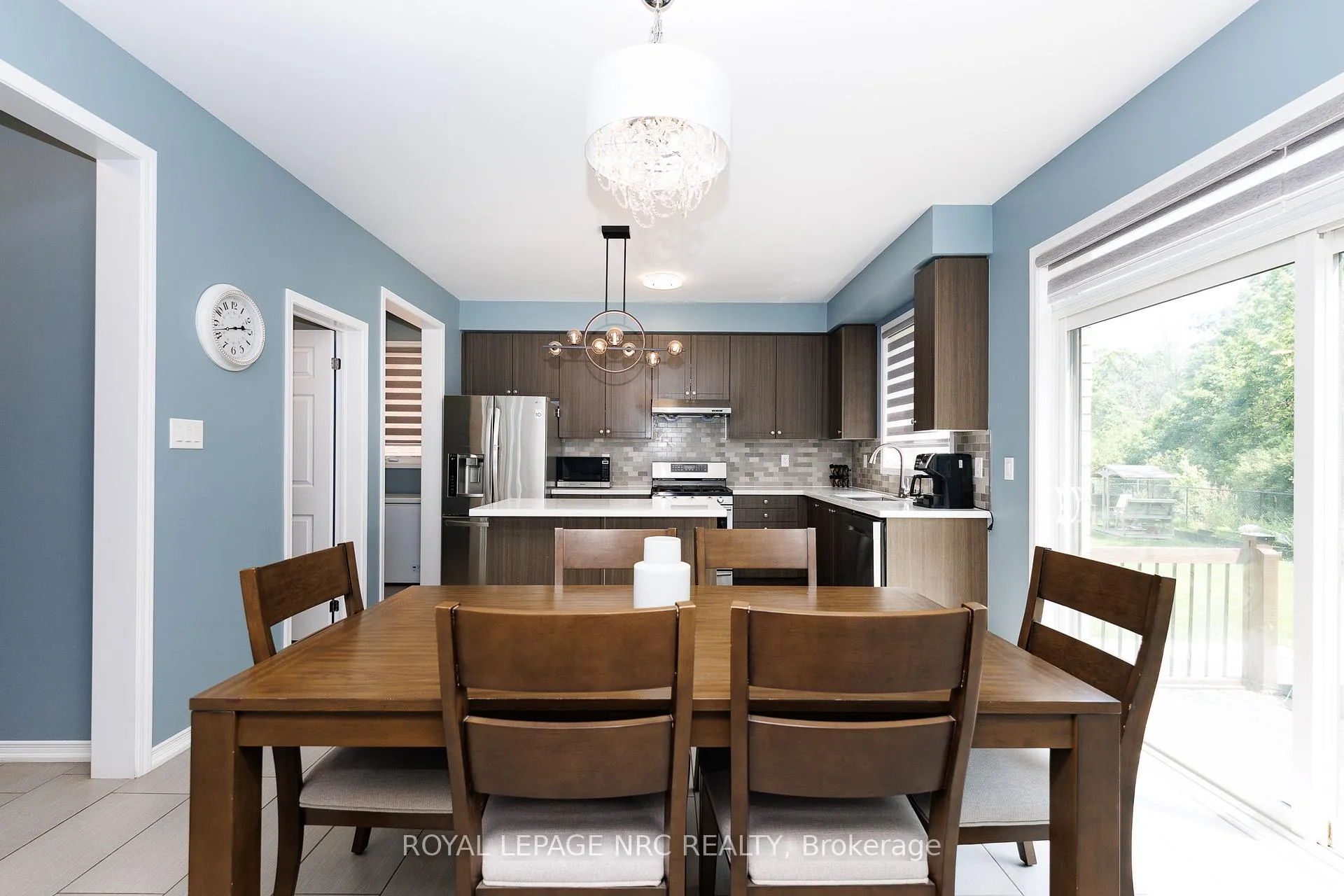 Photo 12 of 8002 Hackbery Trail, Niagara Falls, Brown — HOMEH