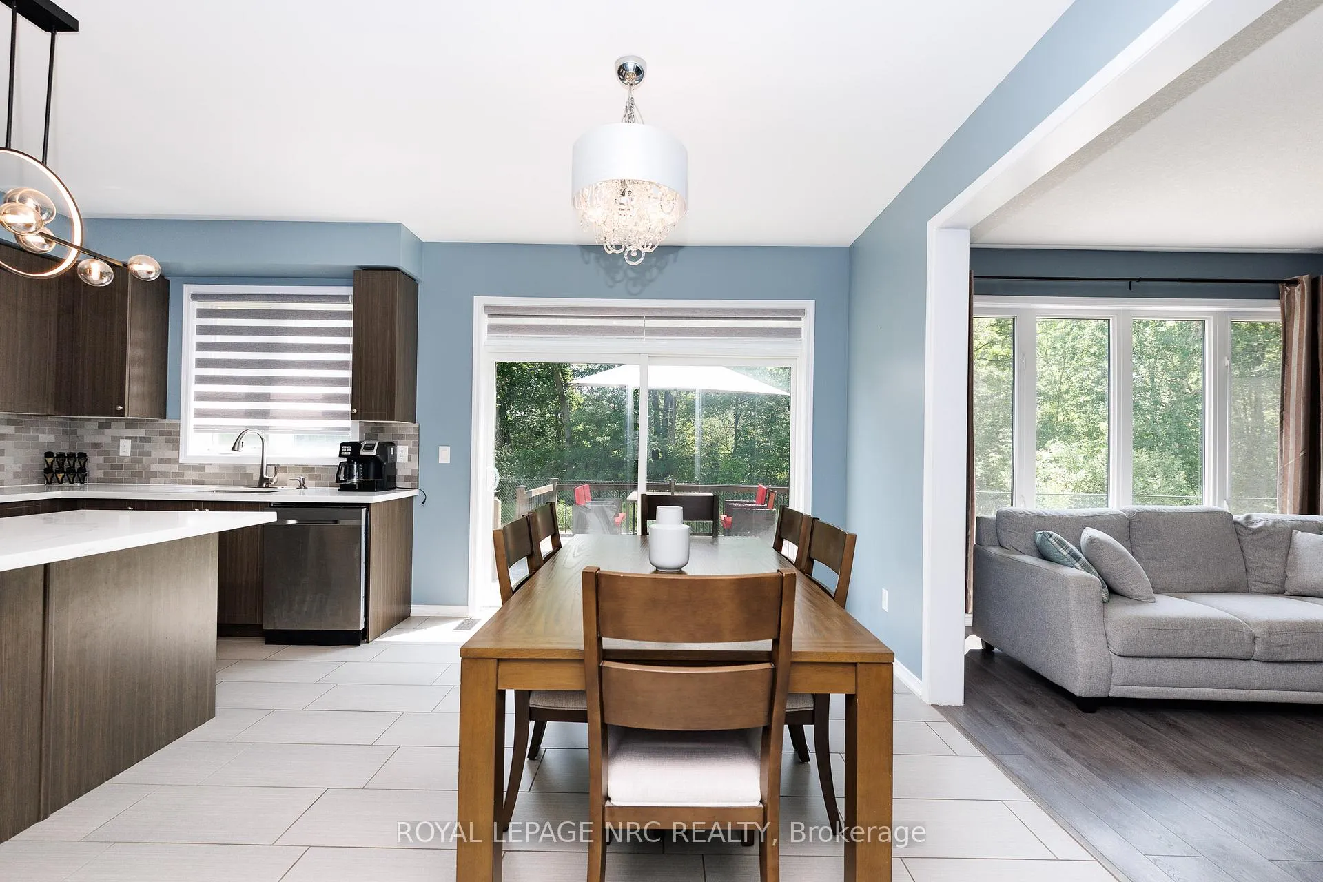 Photo 13 of 8002 Hackbery Trail, Niagara Falls, Brown — HOMEH