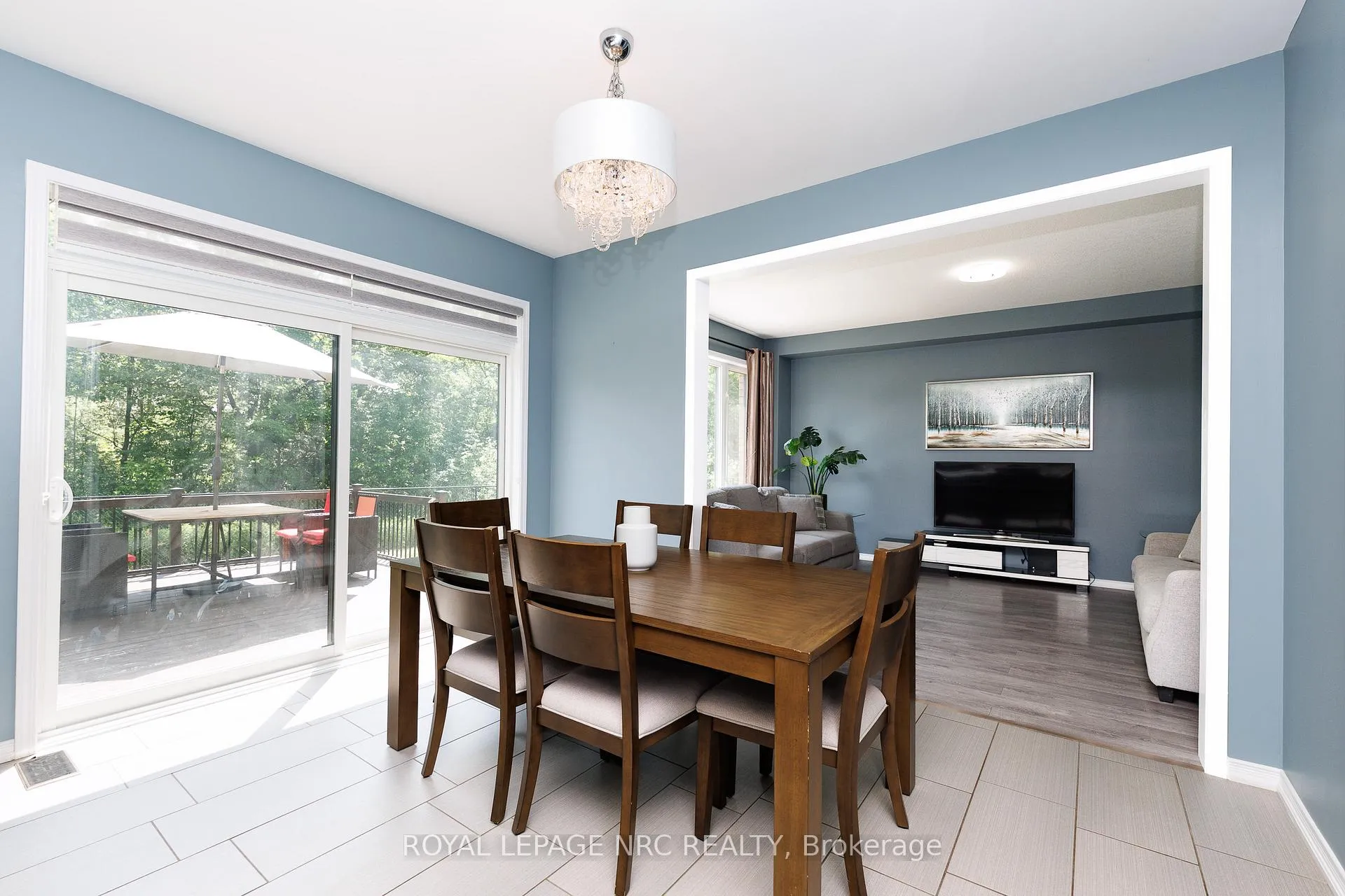 Photo 14 of 8002 Hackbery Trail, Niagara Falls, Brown — HOMEH