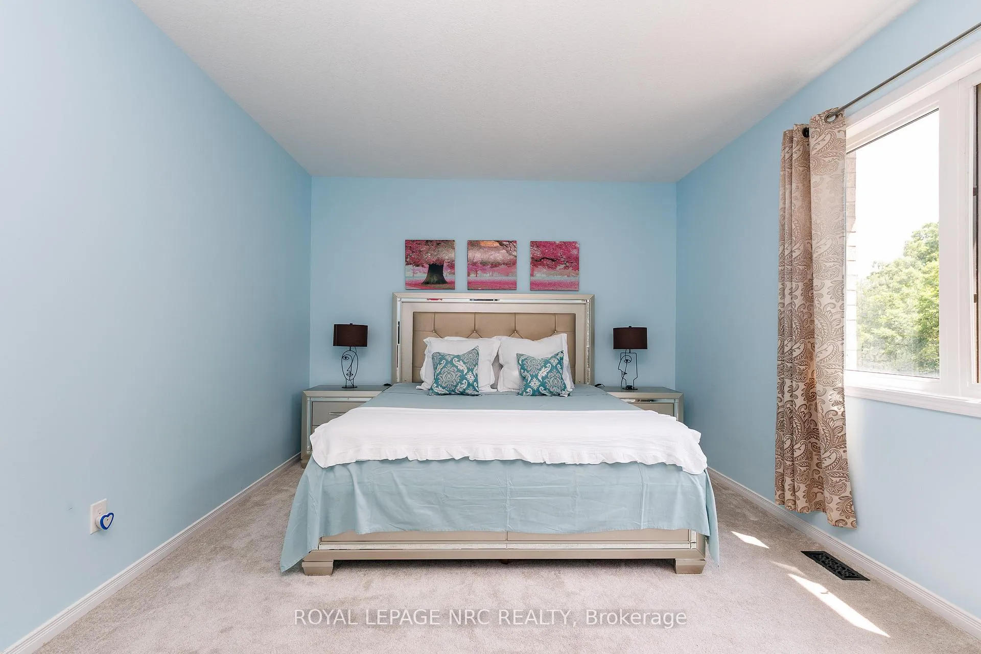 Photo 18 of 8002 Hackbery Trail, Niagara Falls, Brown — HOMEH