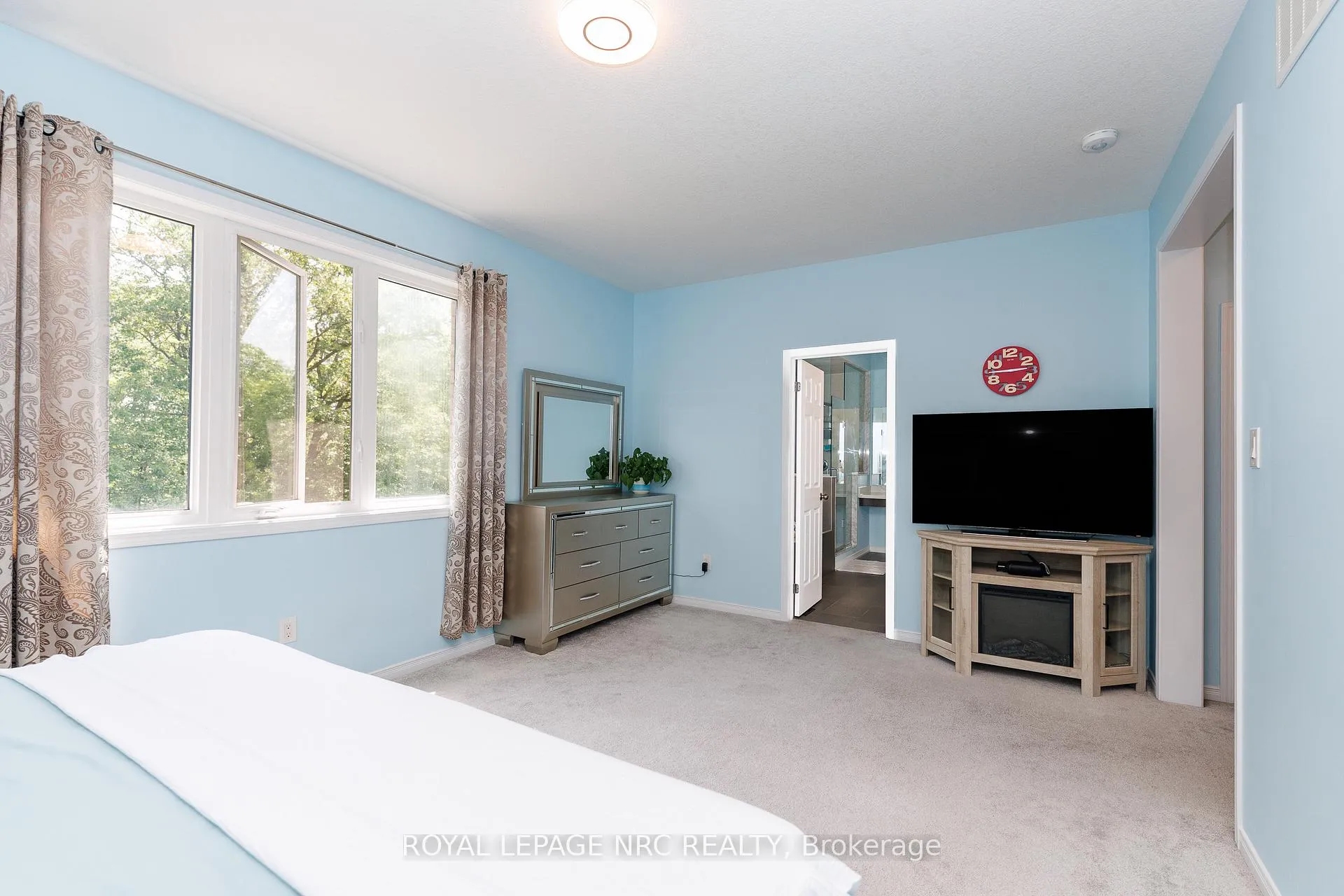 Photo 19 of 8002 Hackbery Trail, Niagara Falls, Brown — HOMEH