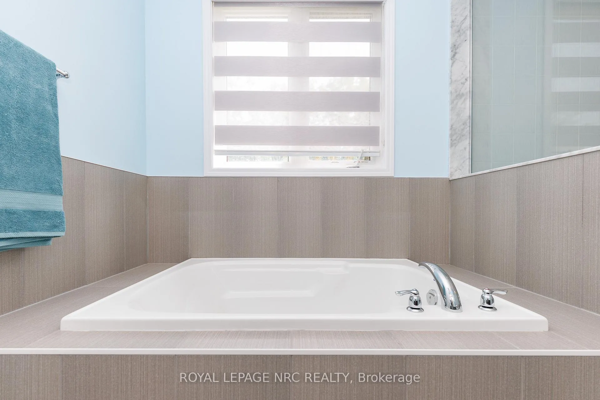 Photo 21 of 8002 Hackbery Trail, Niagara Falls, Brown — HOMEH