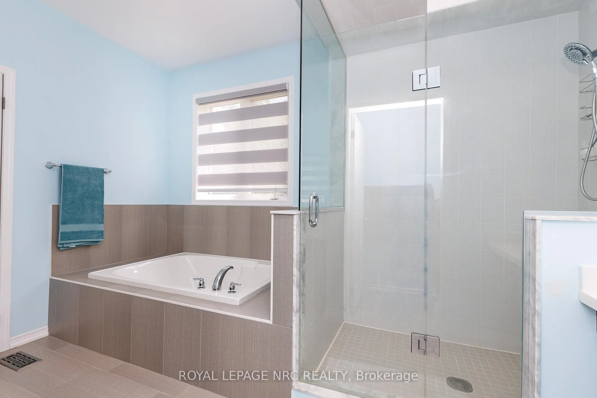 Photo 23 of 8002 Hackbery Trail, Niagara Falls, Brown — HOMEH
