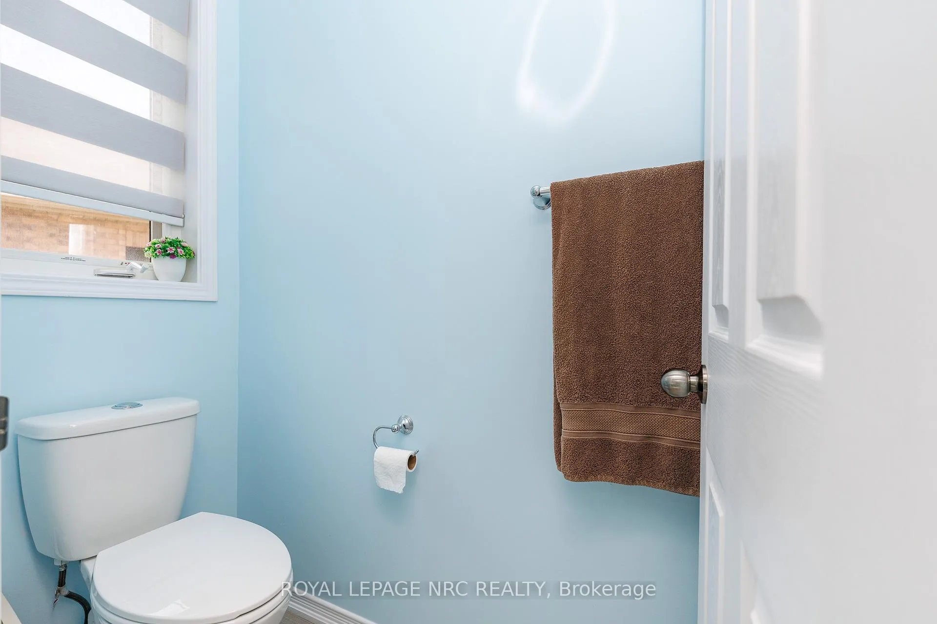 Photo 24 of 8002 Hackbery Trail, Niagara Falls, Brown — HOMEH