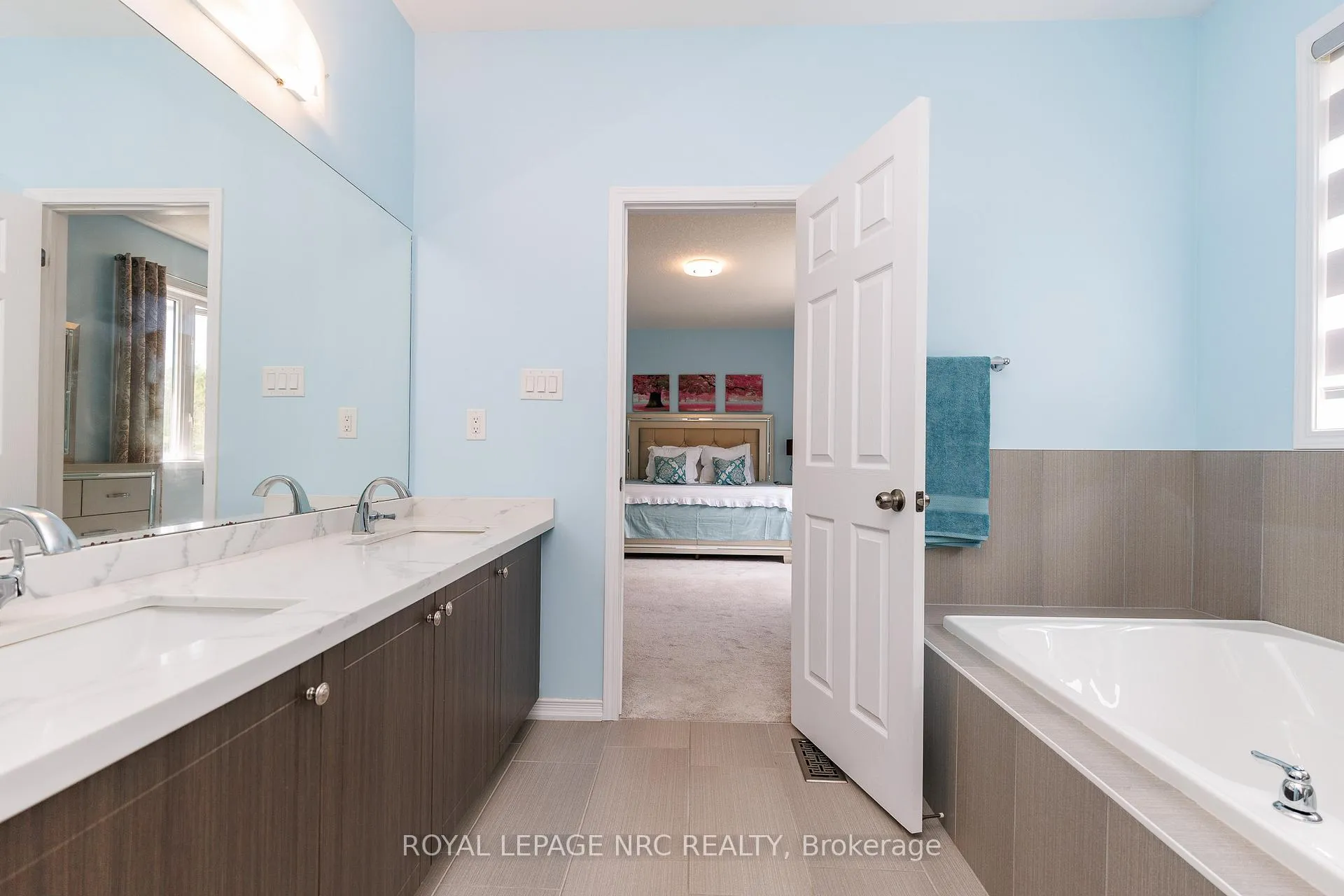 Photo 25 of 8002 Hackbery Trail, Niagara Falls, Brown — HOMEH