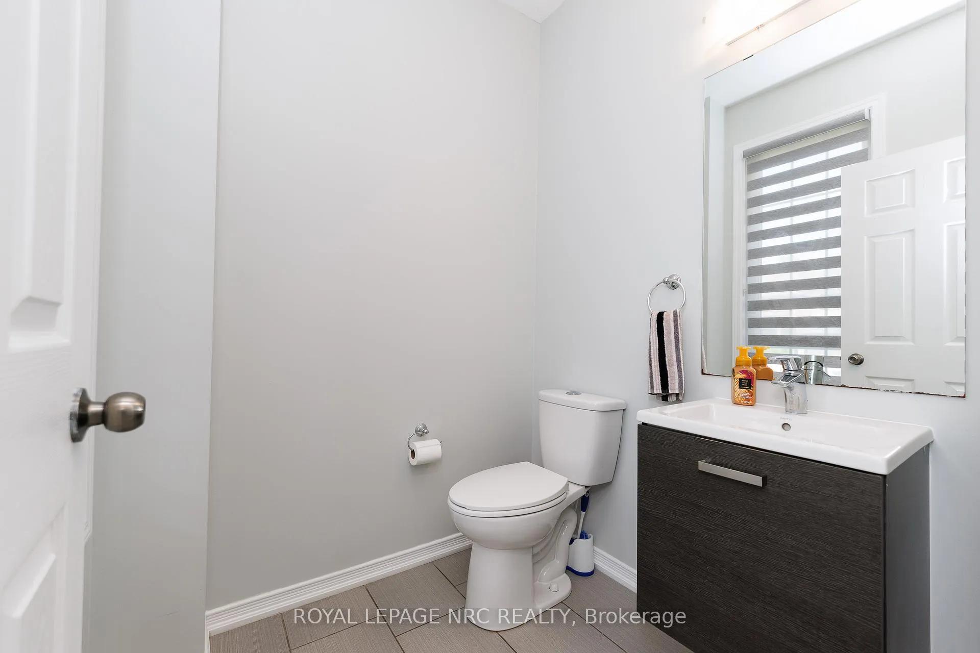 Photo 34 of 8002 Hackbery Trail, Niagara Falls, Brown — HOMEH