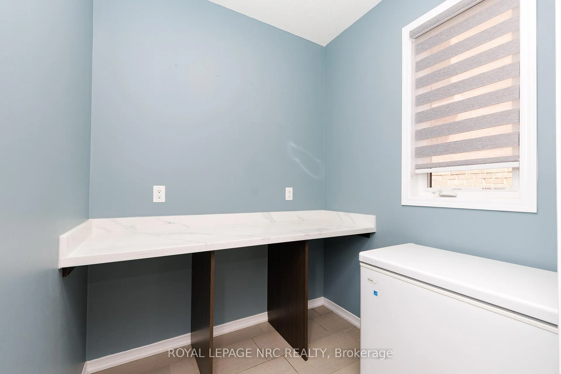 Photo 42 of 8002 Hackbery Trail, Niagara Falls, Brown — HOMEH