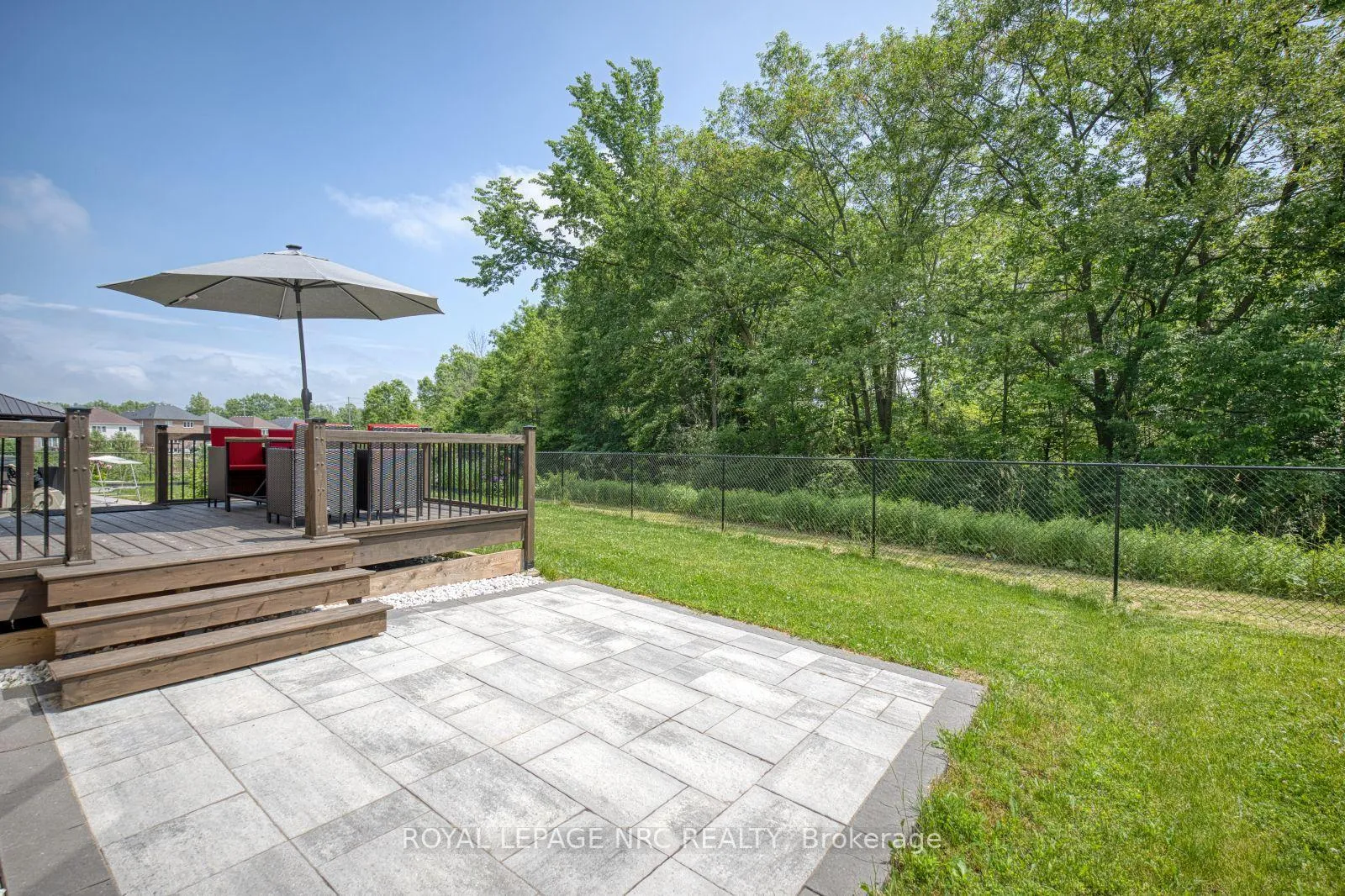 Photo 44 of 8002 Hackbery Trail, Niagara Falls, Brown — HOMEH