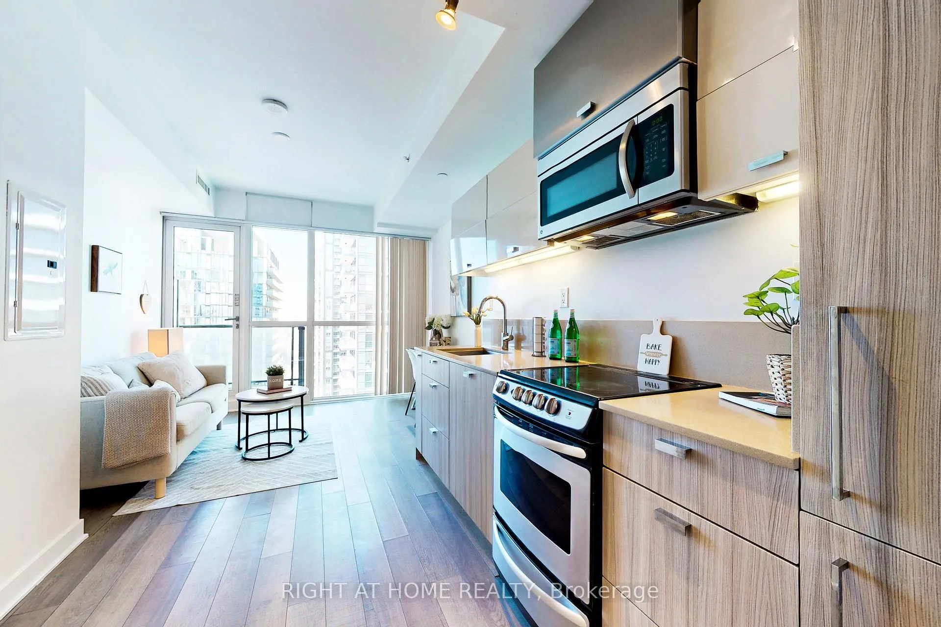 Front of Unit 3603, 290 Adelaide Street W