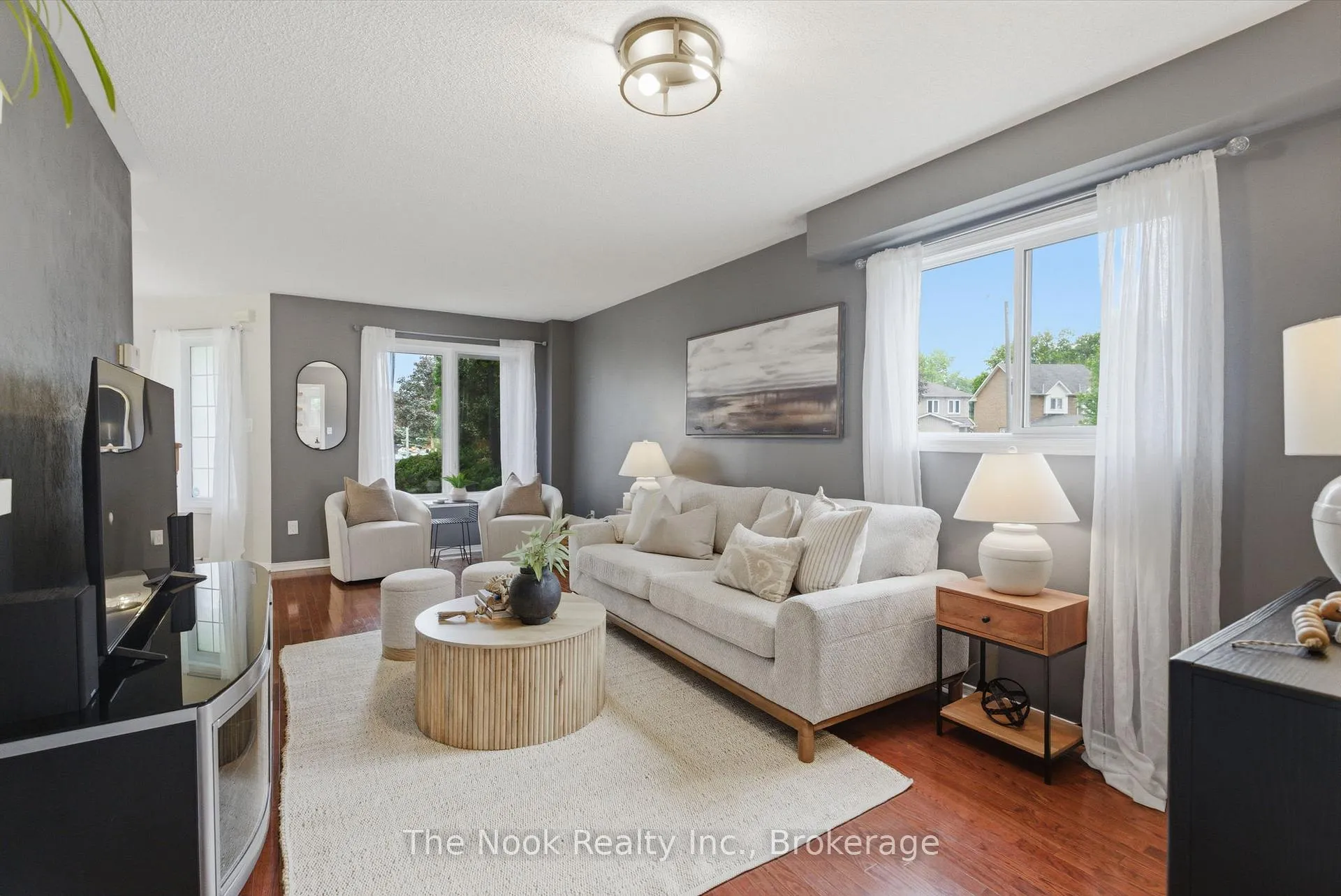 Photo 6 of 2 Ireland Street, Clarington, Bowmanville — HOMEH