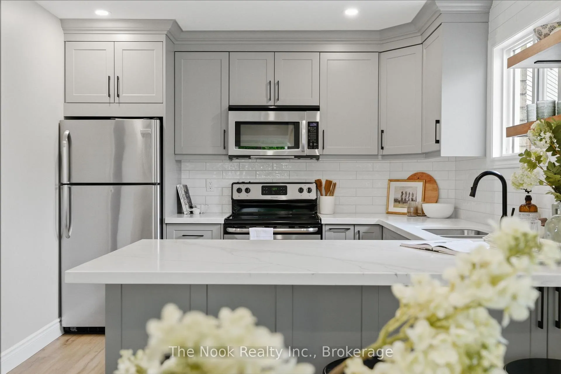 Photo 10 of 2 Ireland Street, Clarington, Bowmanville — HOMEH