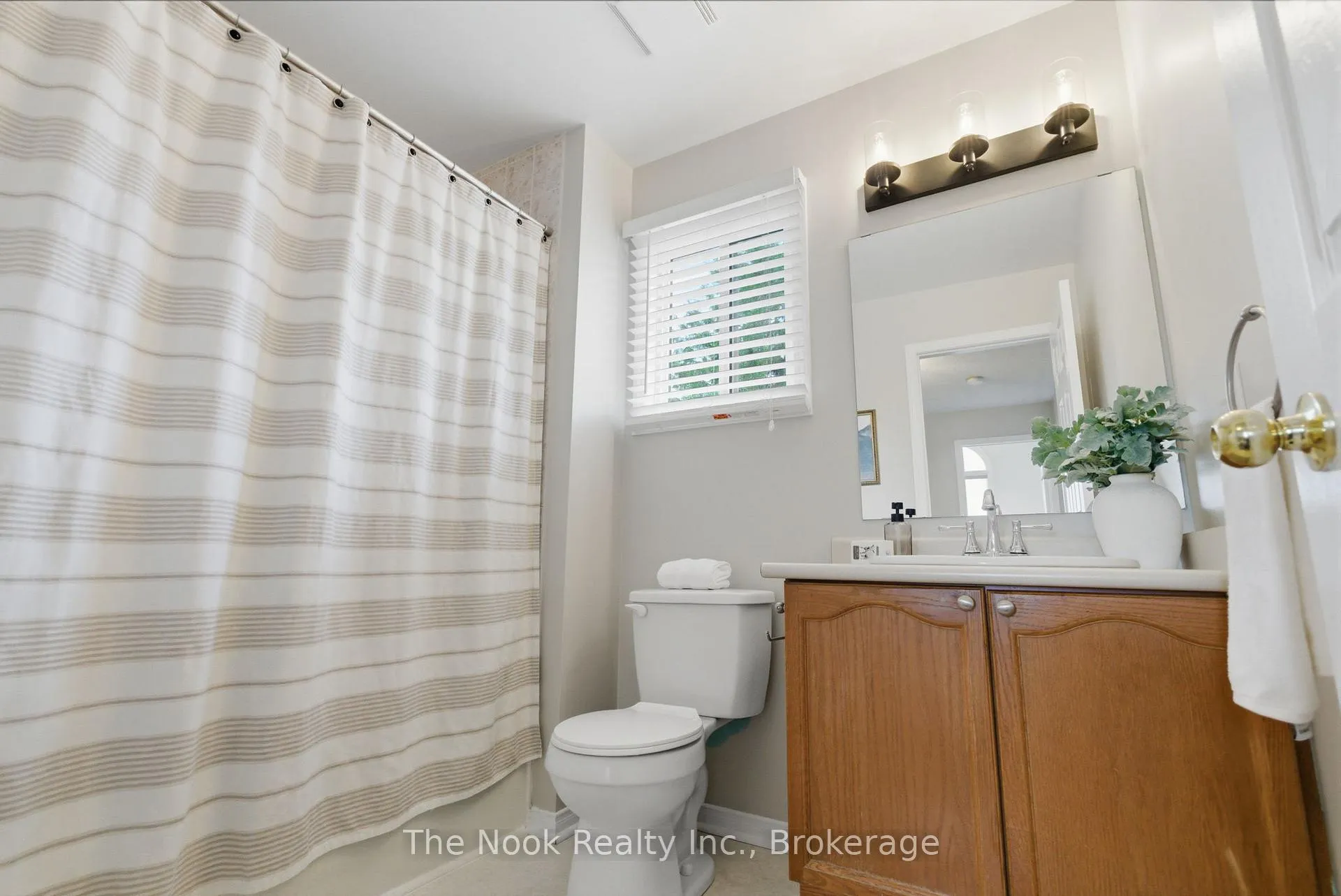 Photo 28 of 2 Ireland Street, Clarington, Bowmanville — HOMEH
