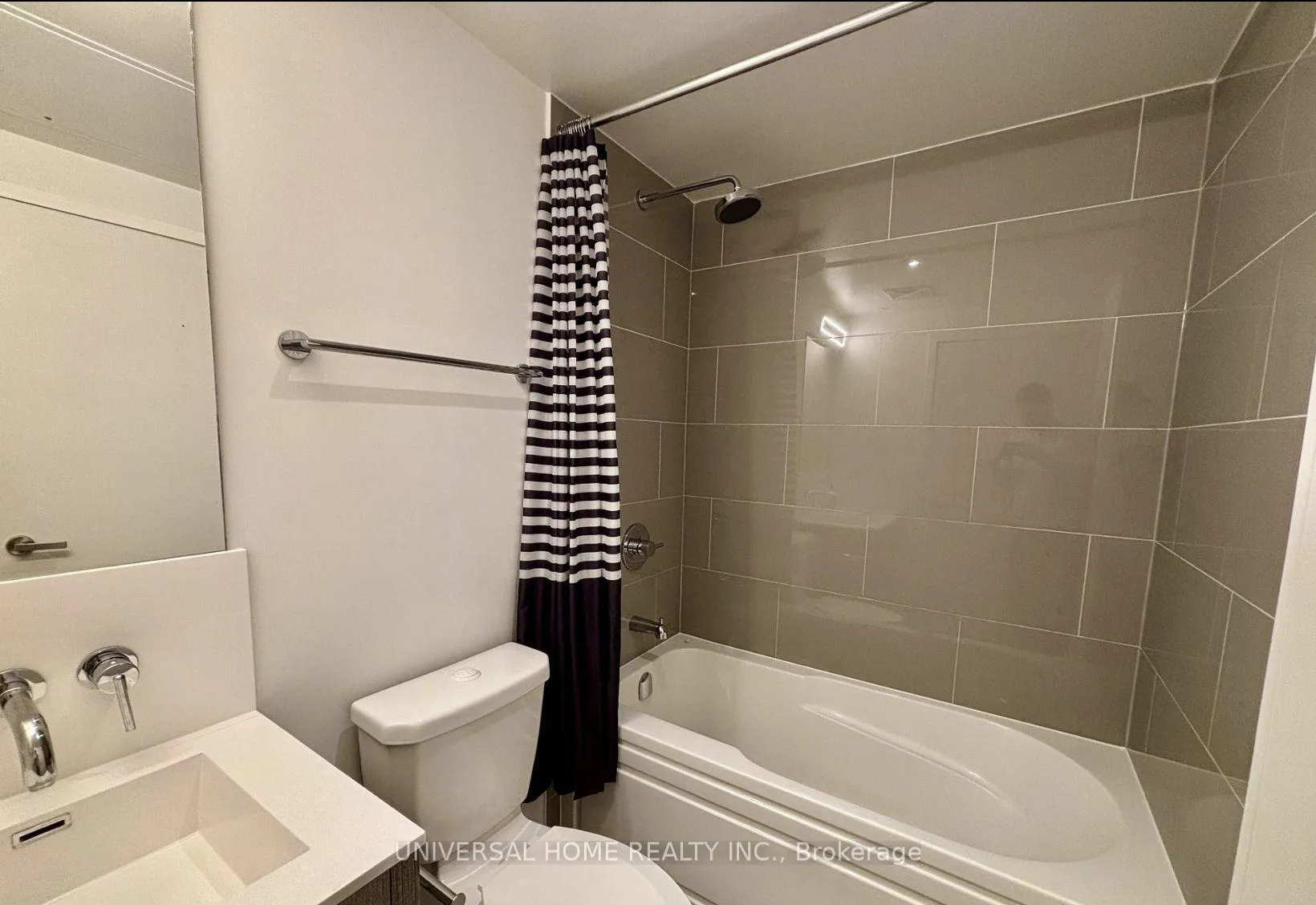 Photo 5 of Unit 5803, 88 Harbour Street, Toronto, Waterfront Communities — HOMEH
