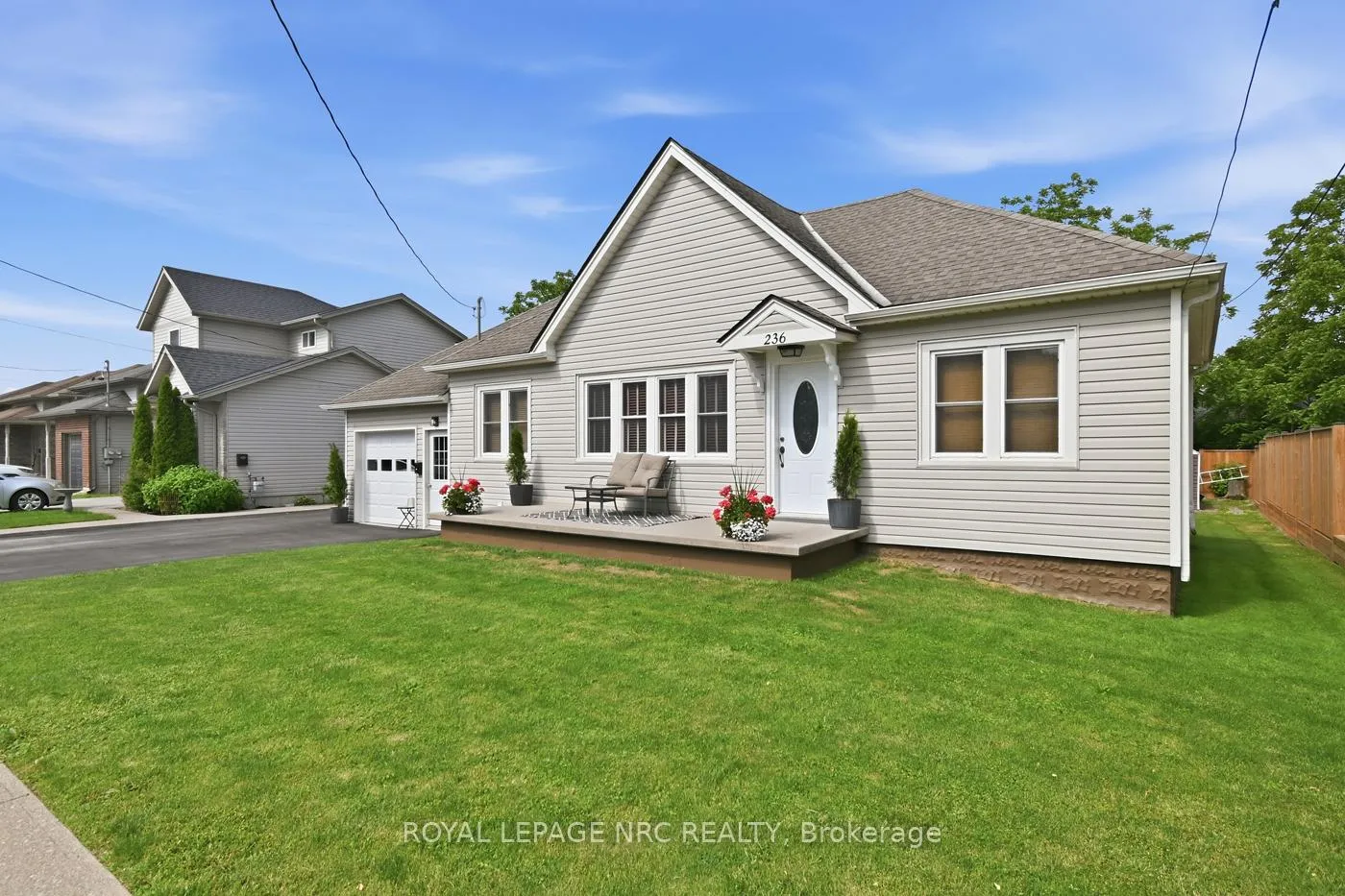 Photo 3 of 236 Deere Street, Welland, Lincoln/Crowland — HOMEH