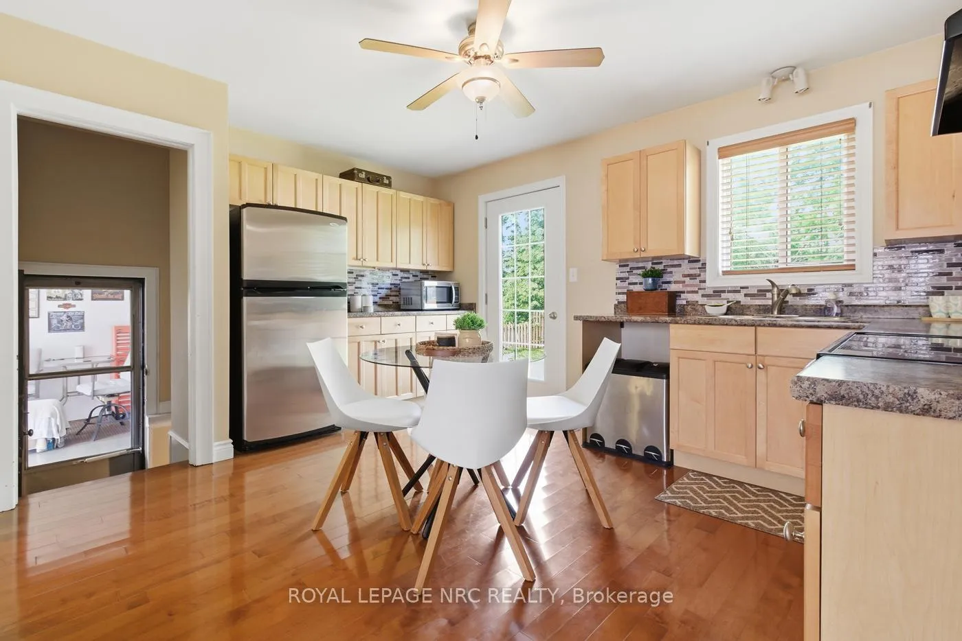 Photo 4 of 236 Deere Street, Welland, Lincoln/Crowland — HOMEH
