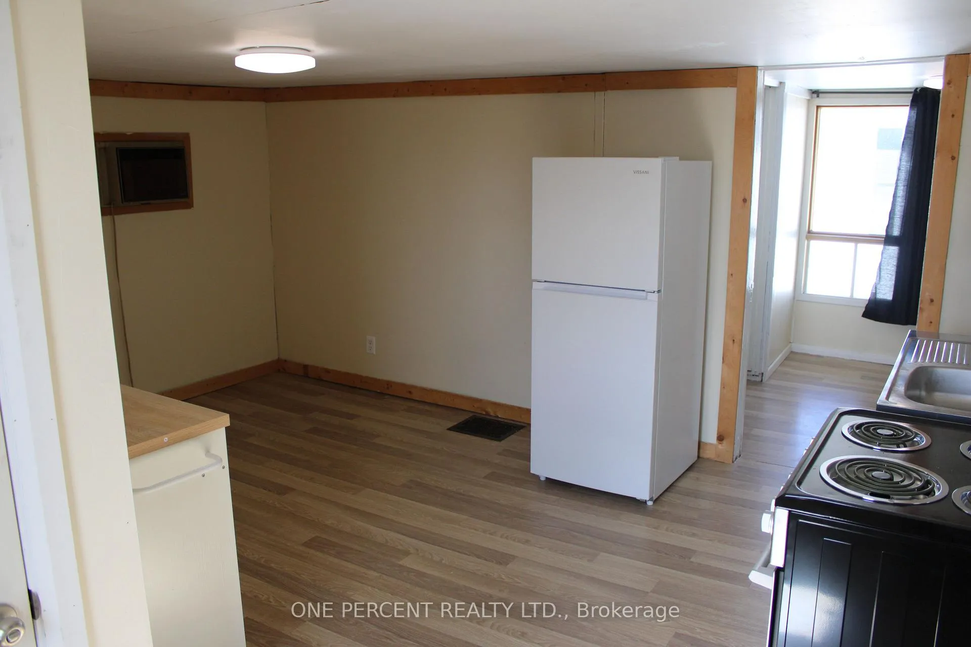 Front of Unit B, 80 Poplar Avenue