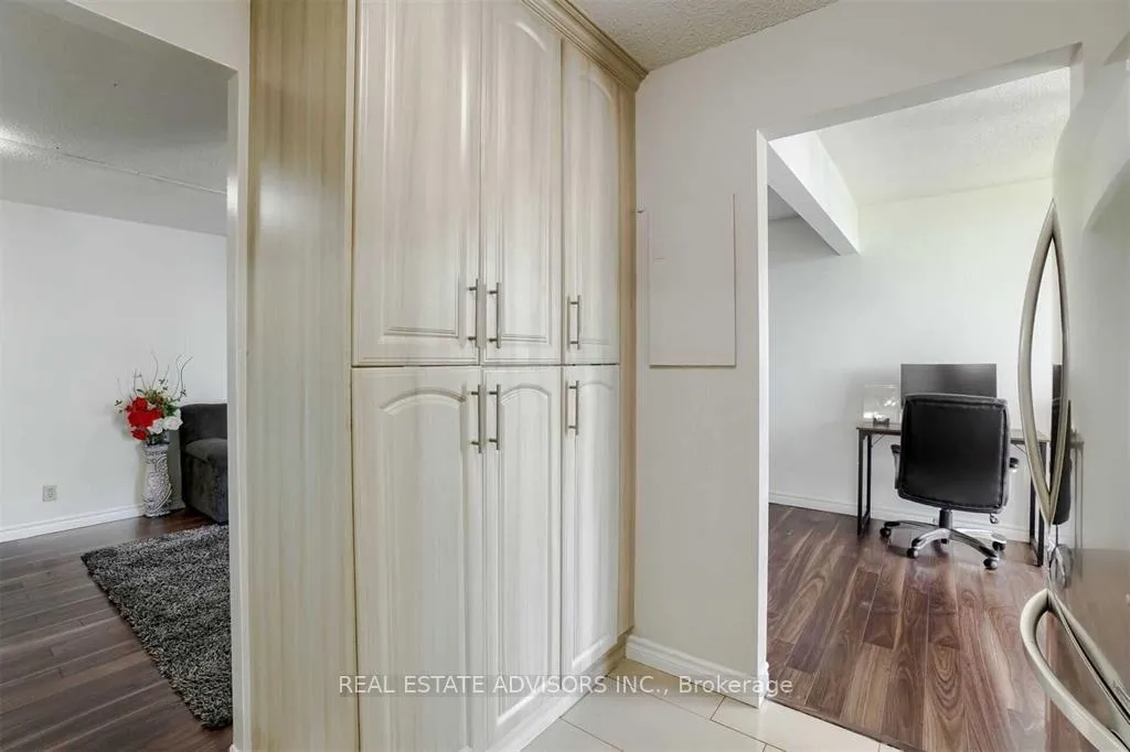 Photo 6 of Unit 1203, 41 Markbrook Lane, Etobicoke, Mount Olive-Silverstone-Jamestown — HOMEH