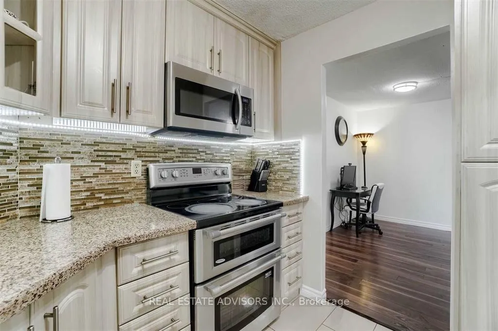 Photo 7 of Unit 1203, 41 Markbrook Lane, Etobicoke, Mount Olive-Silverstone-Jamestown — HOMEH