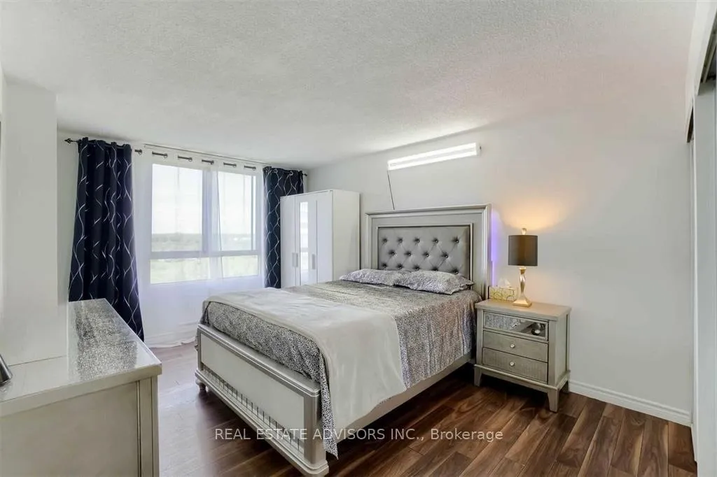 Photo 8 of Unit 1203, 41 Markbrook Lane, Etobicoke, Mount Olive-Silverstone-Jamestown — HOMEH