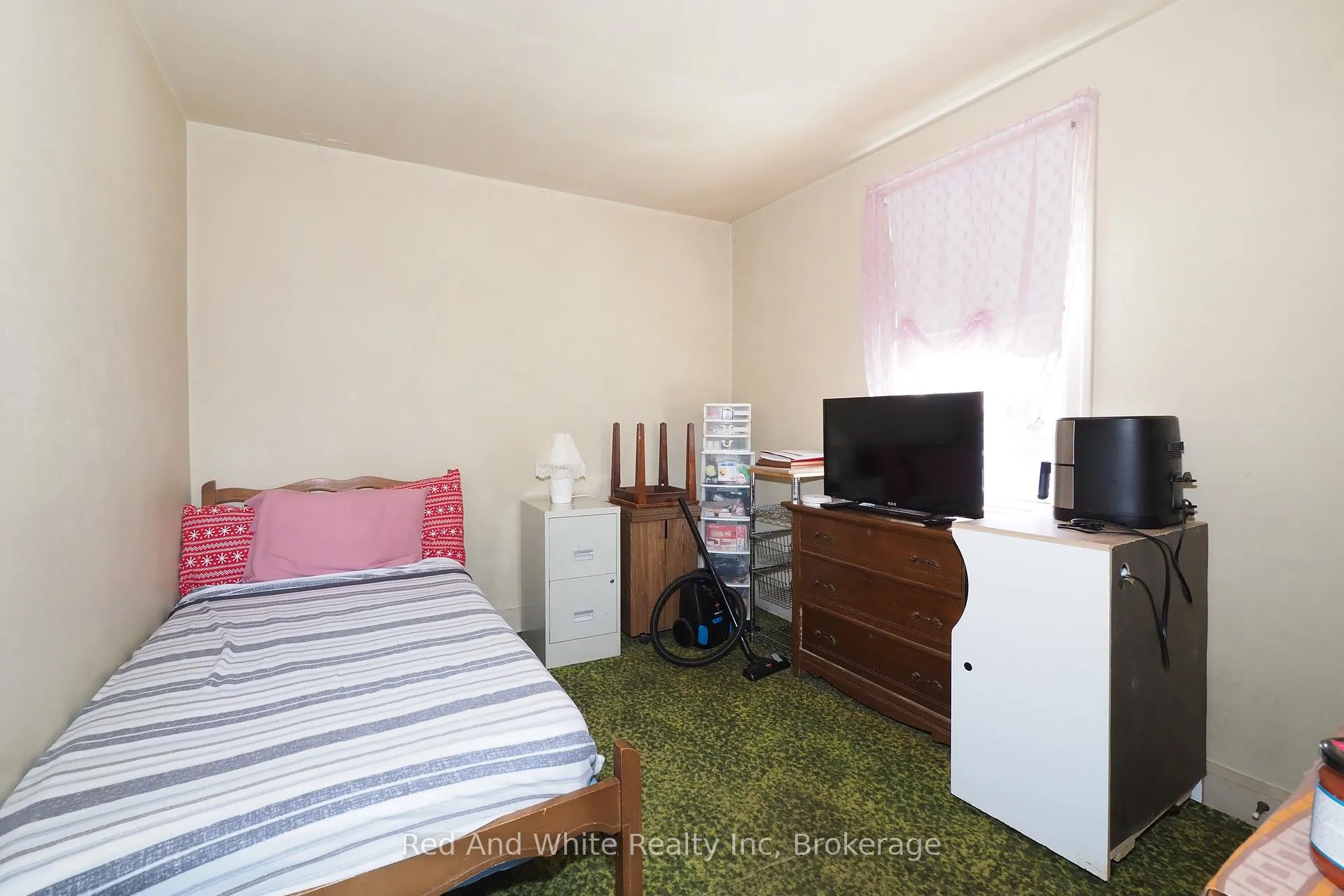 Photo 16 of 15 Horning Drive, Kitchener — HOMEH