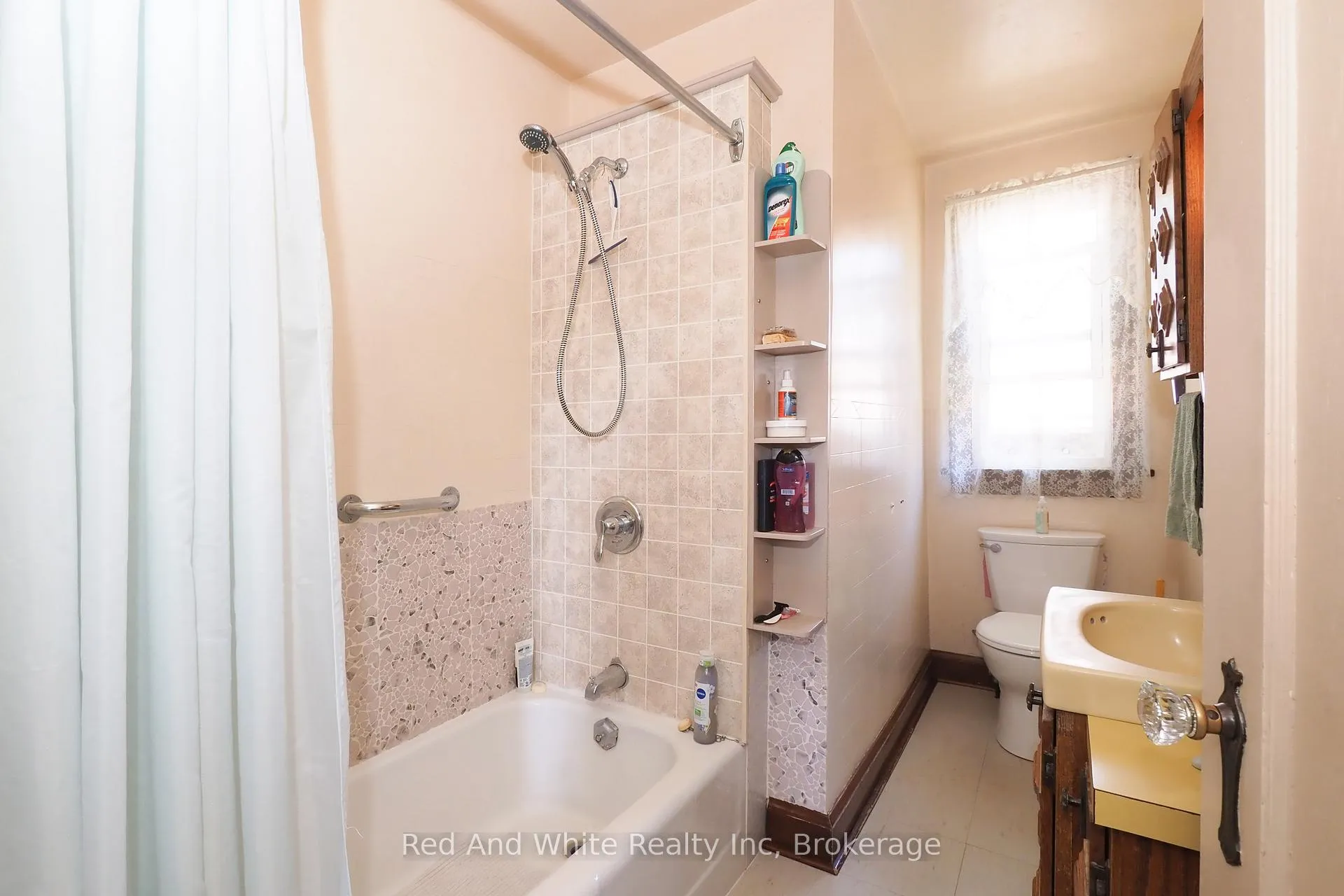 Photo 17 of 15 Horning Drive, Kitchener — HOMEH