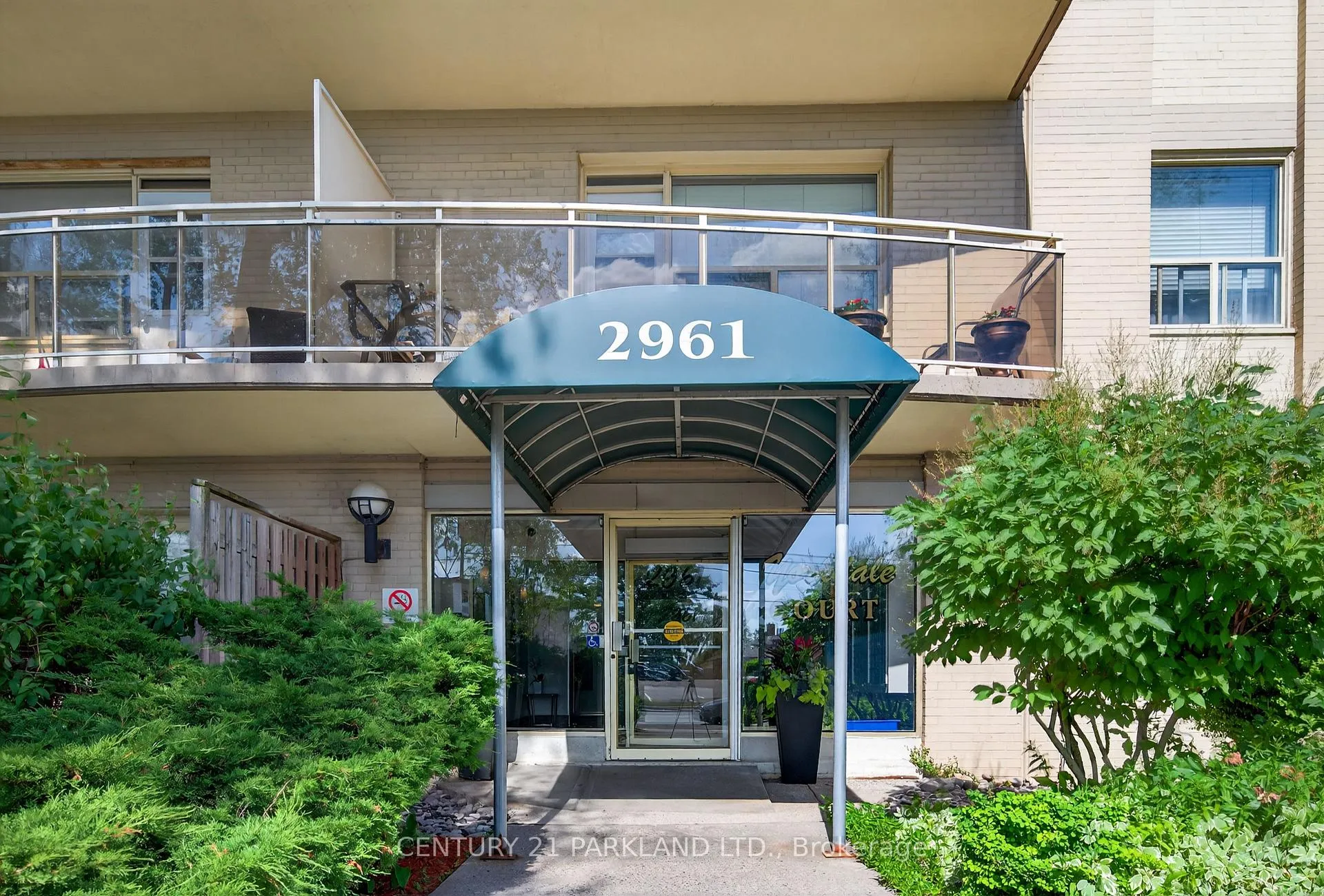 Front of Unit 202, 2961 Dufferin Street