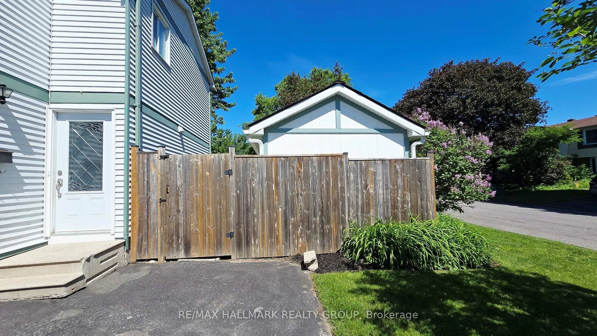 Photo 3 of 35 Seabrooke Drive, Ottawa, Kanata - Glencairn/Hazeldean — HOMEH