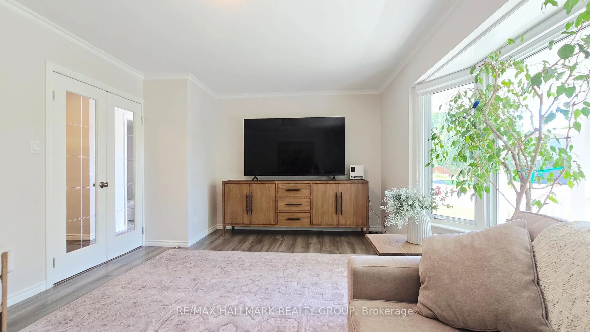 Photo 6 of 35 Seabrooke Drive, Ottawa, Kanata - Glencairn/Hazeldean — HOMEH