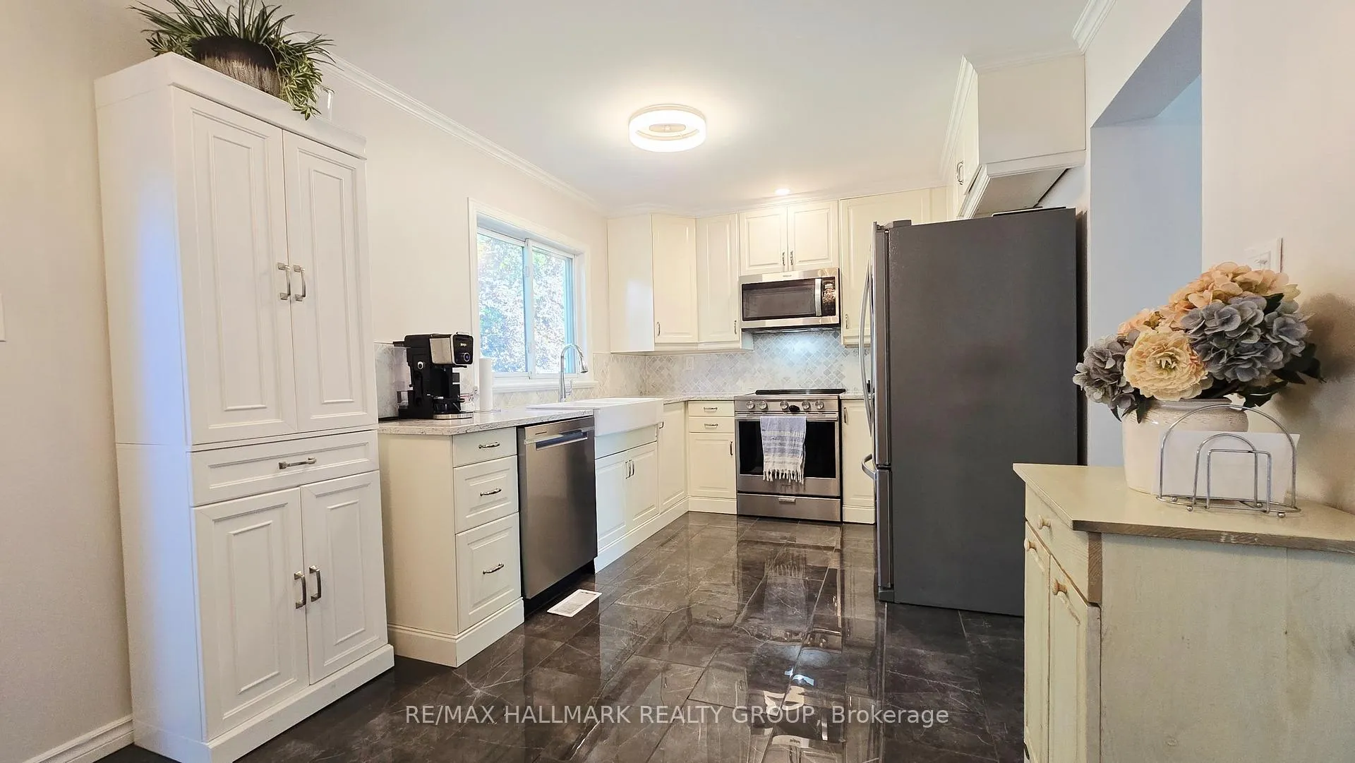 Photo 9 of 35 Seabrooke Drive, Ottawa, Kanata - Glencairn/Hazeldean — HOMEH