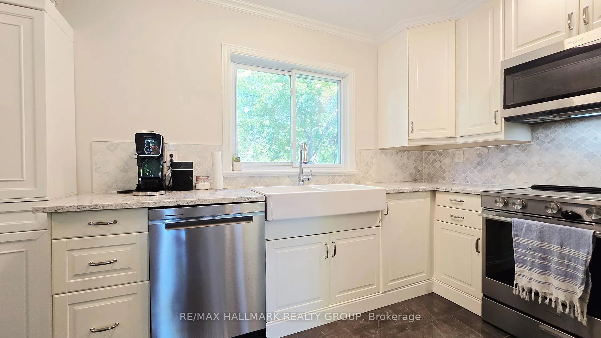 Photo 10 of 35 Seabrooke Drive, Ottawa, Kanata - Glencairn/Hazeldean — HOMEH