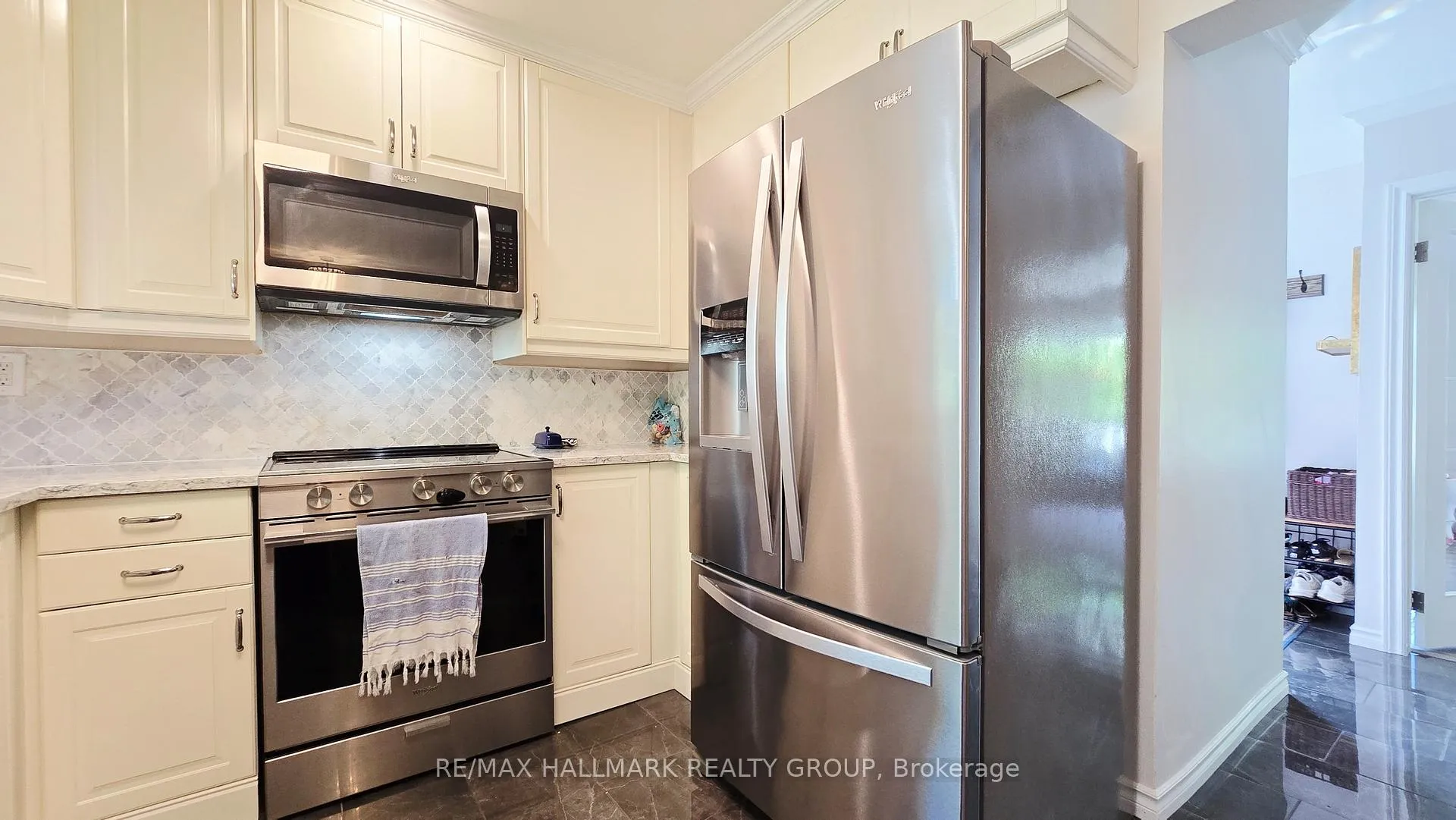 Photo 11 of 35 Seabrooke Drive, Ottawa, Kanata - Glencairn/Hazeldean — HOMEH