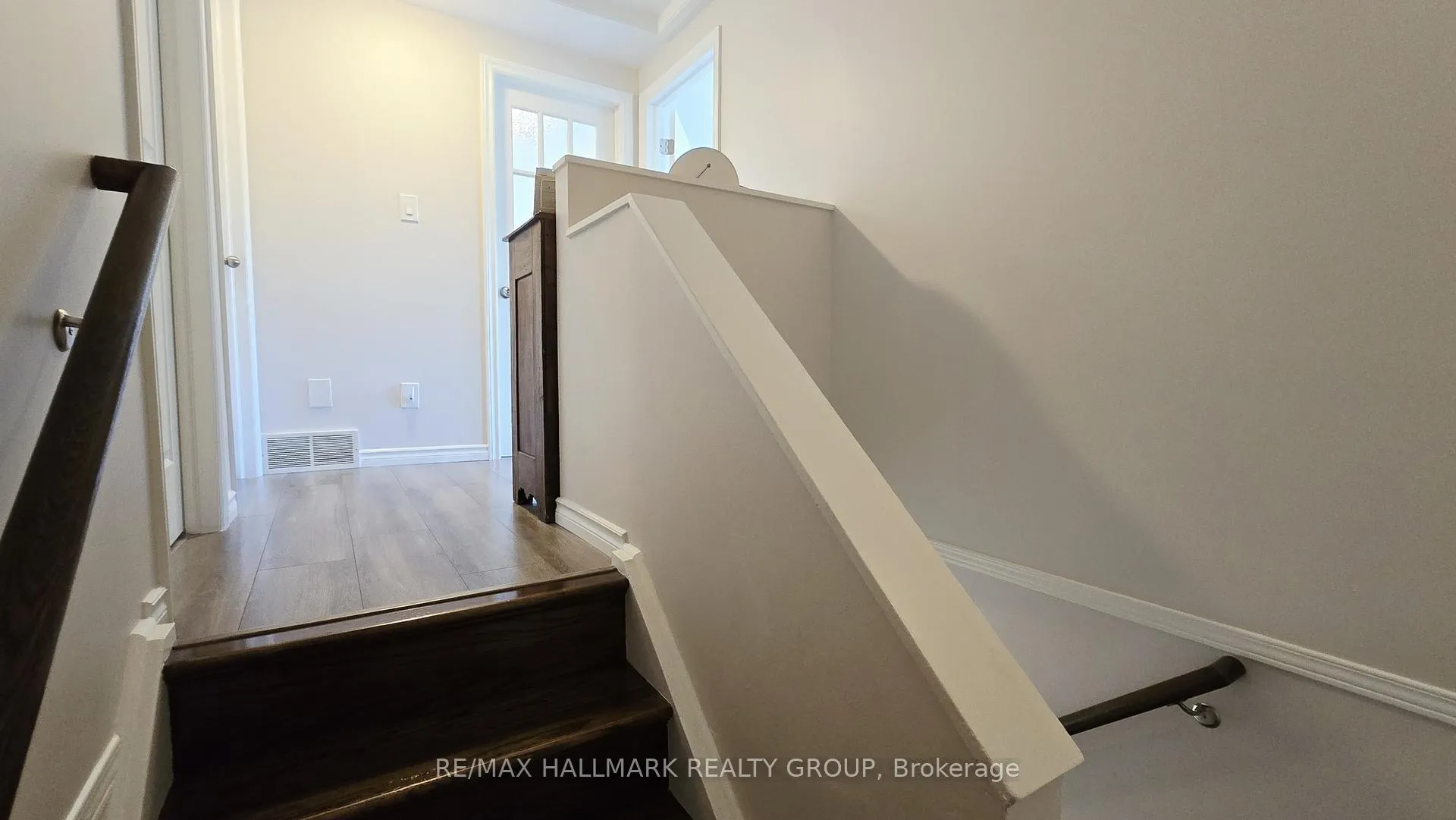 Photo 16 of 35 Seabrooke Drive, Ottawa, Kanata - Glencairn/Hazeldean — HOMEH