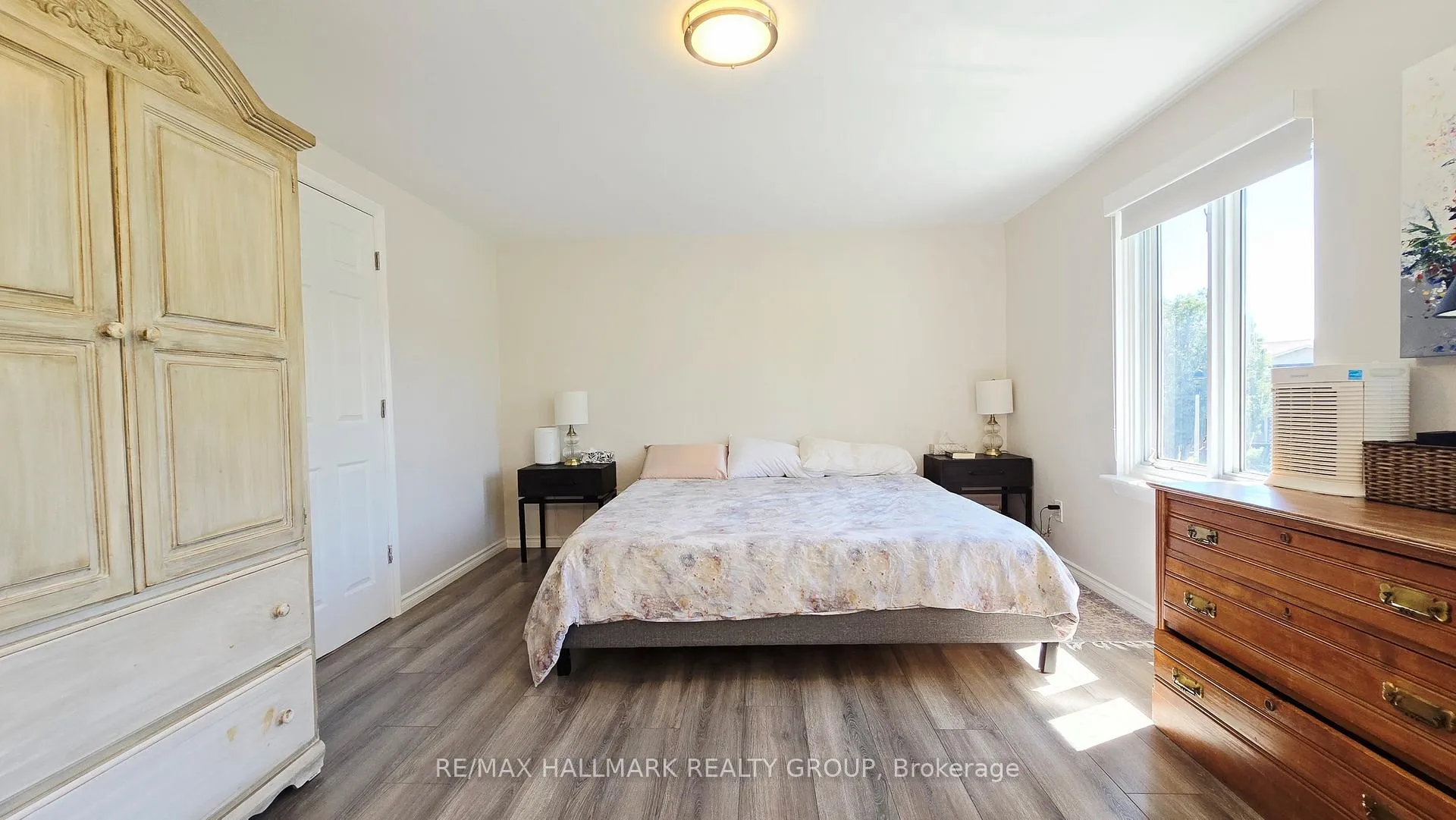 Photo 18 of 35 Seabrooke Drive, Ottawa, Kanata - Glencairn/Hazeldean — HOMEH